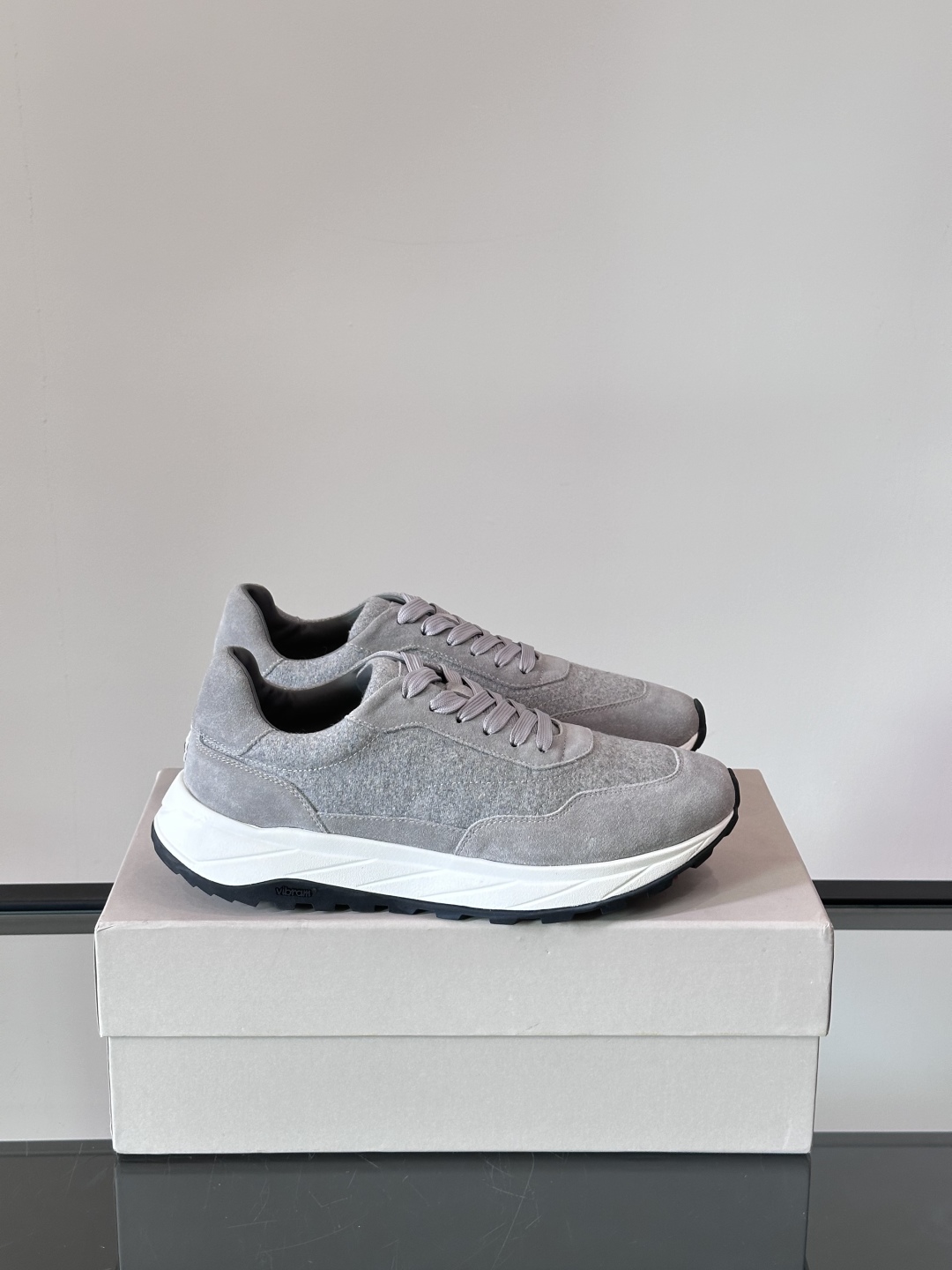 Henderson意大利品牌休闲运动鞋👟，Henderson的鞋履不仅舒适，还超级百搭。无论是职场、约会