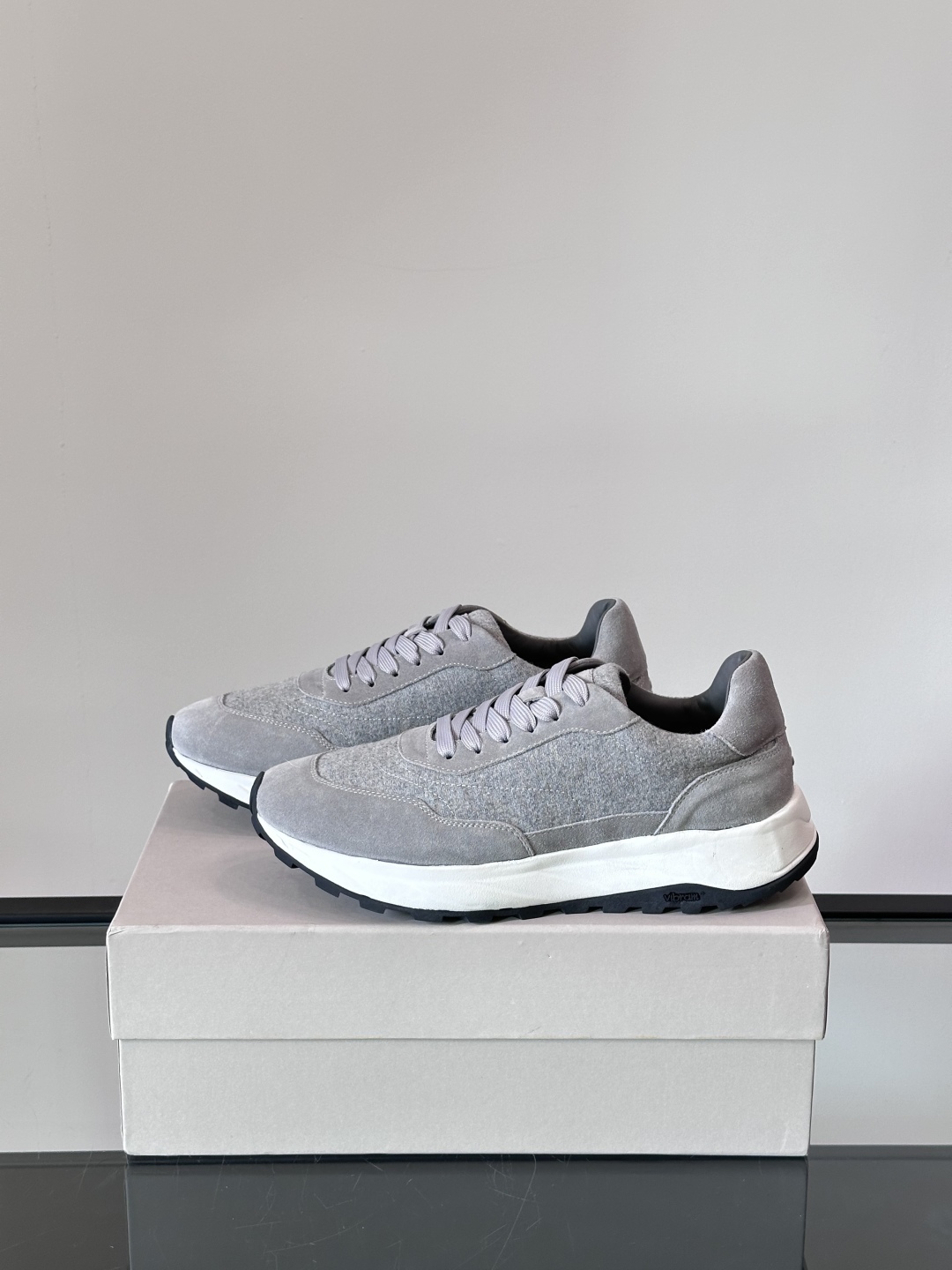 Henderson意大利品牌休闲运动鞋👟，Henderson的鞋履不仅舒适，还超级百搭。无论是职场、约会