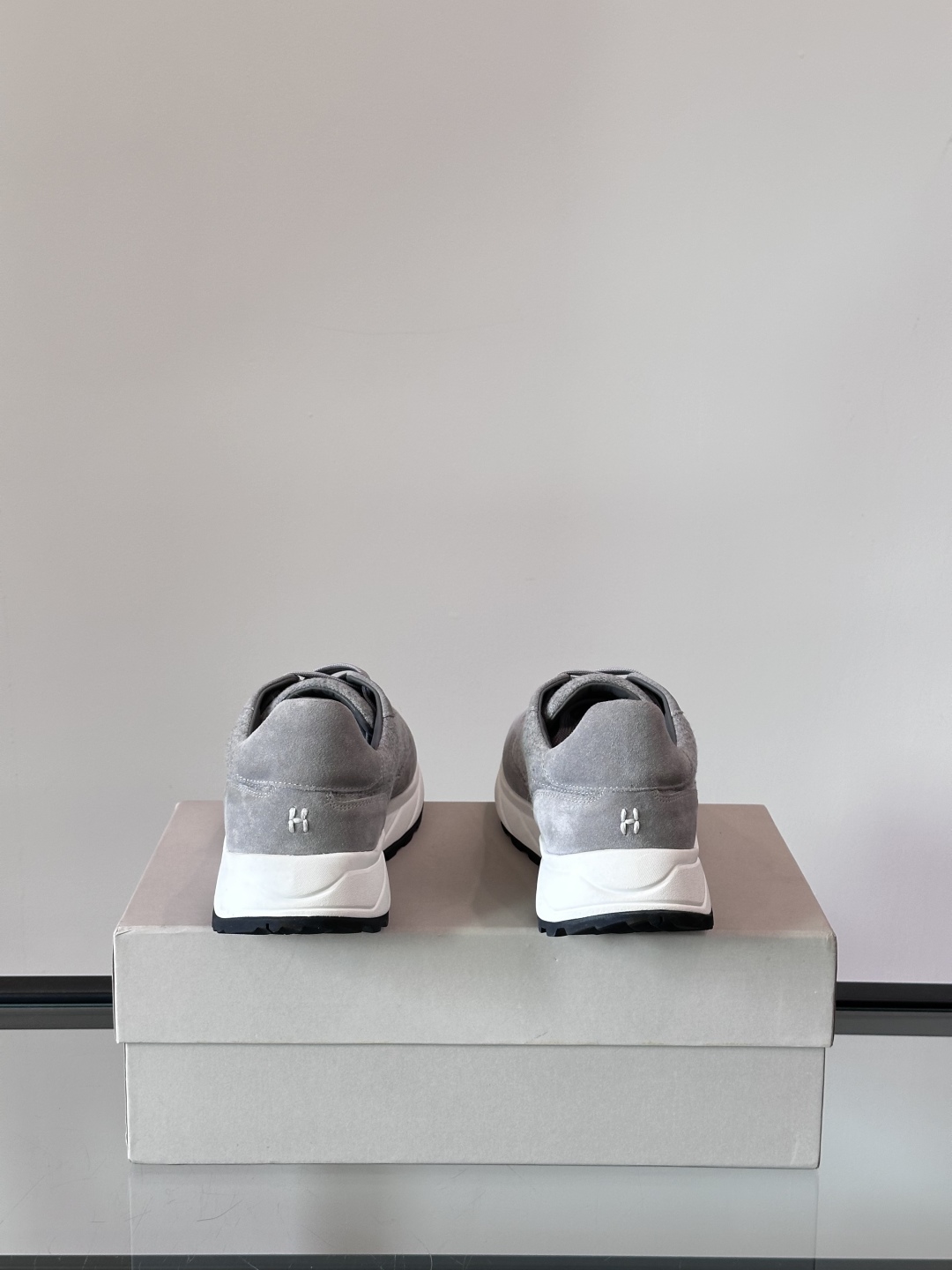 Henderson意大利品牌休闲运动鞋👟，Henderson的鞋履不仅舒适，还超级百搭。无论是职场、约会