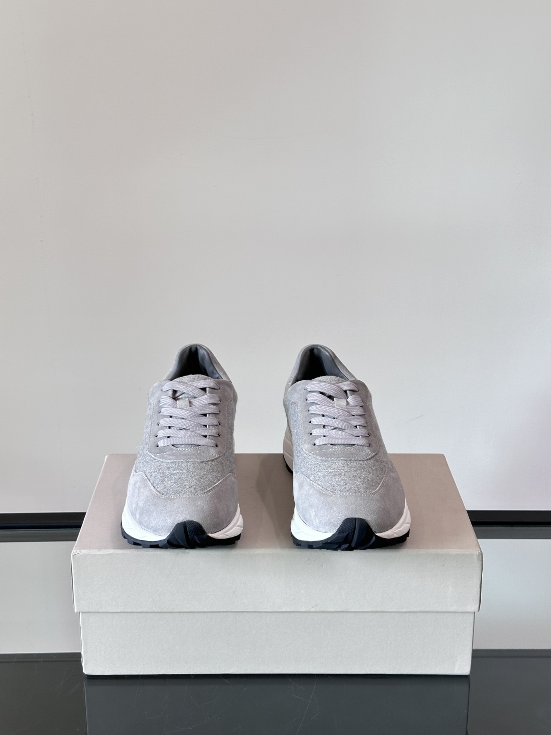 Henderson意大利品牌休闲运动鞋👟，Henderson的鞋履不仅舒适，还超级百搭。无论是职场、约会