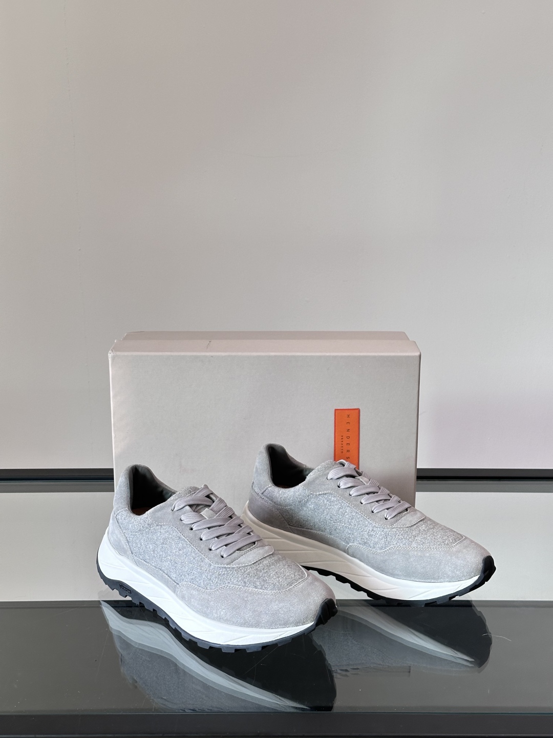 Henderson意大利品牌休闲运动鞋👟，Henderson的鞋履不仅舒适，还超级百搭。无论是职场、约会