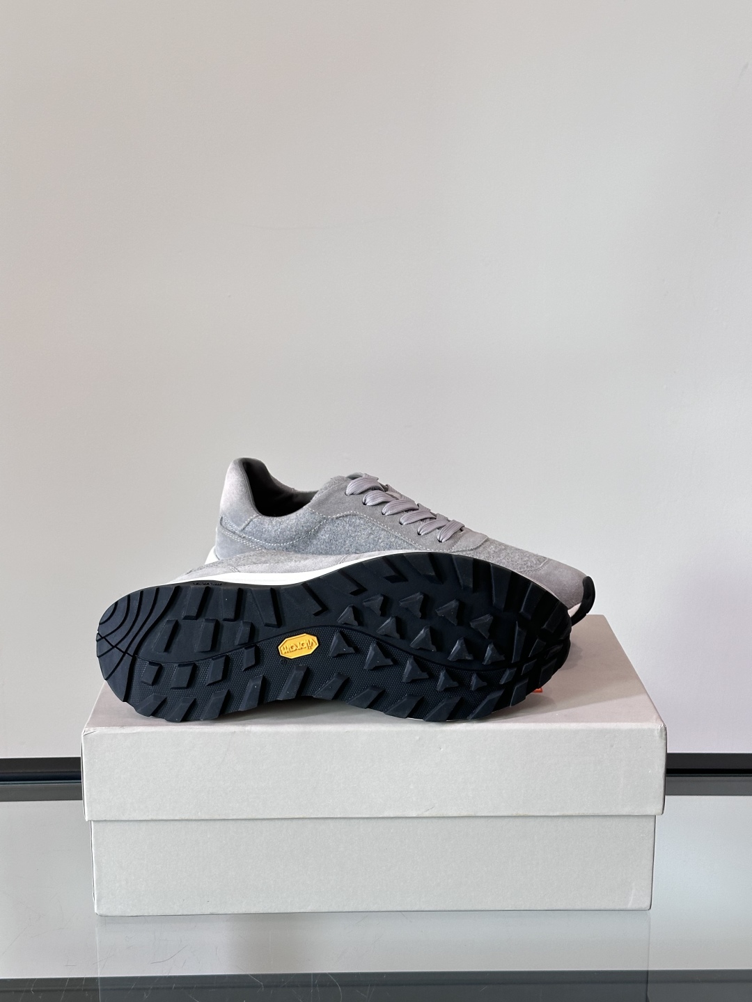Henderson意大利品牌休闲运动鞋👟，Henderson的鞋履不仅舒适，还超级百搭。无论是职场、约会