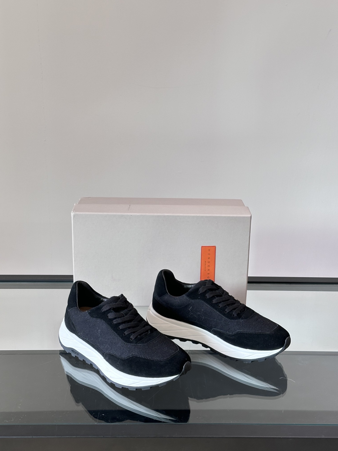 Henderson意大利品牌休闲运动鞋👟，Henderson的鞋履不仅舒适，还超级百搭。无论是职场、约会