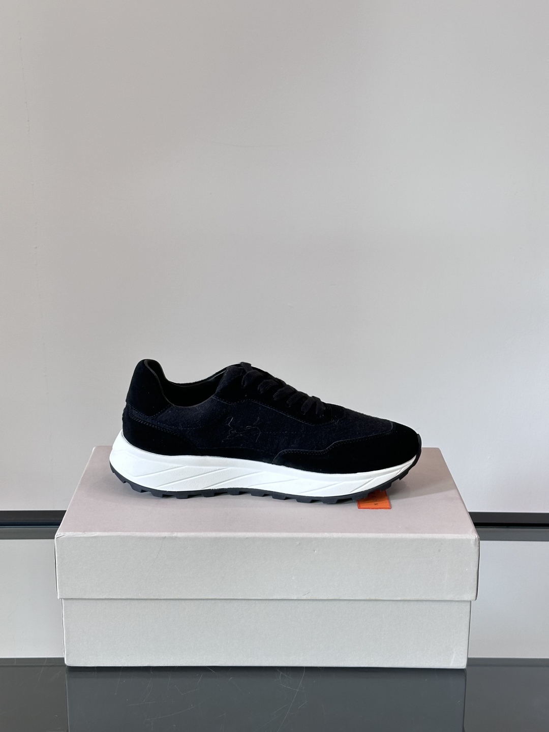 Henderson意大利品牌休闲运动鞋👟，Henderson的鞋履不仅舒适，还超级百搭。无论是职场、约会