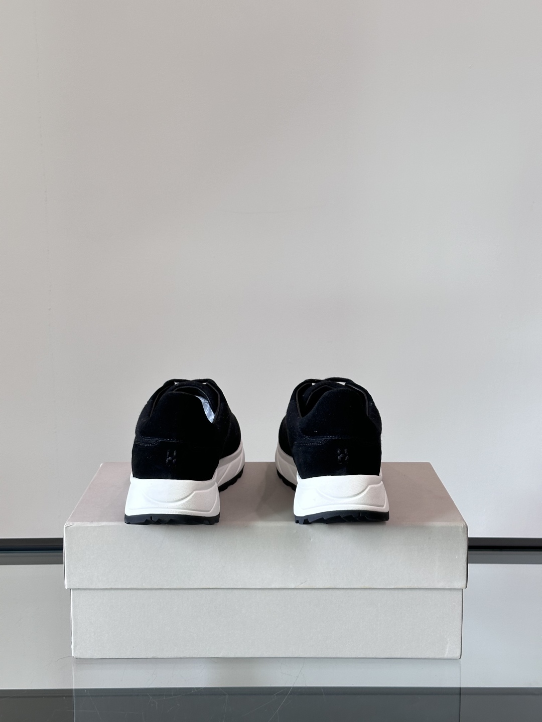 Henderson意大利品牌休闲运动鞋👟，Henderson的鞋履不仅舒适，还超级百搭。无论是职场、约会