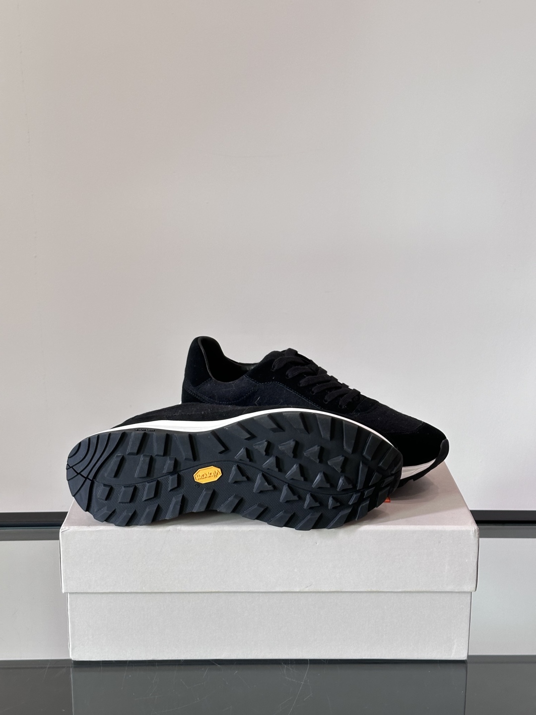 Henderson意大利品牌休闲运动鞋👟，Henderson的鞋履不仅舒适，还超级百搭。无论是职场、约会