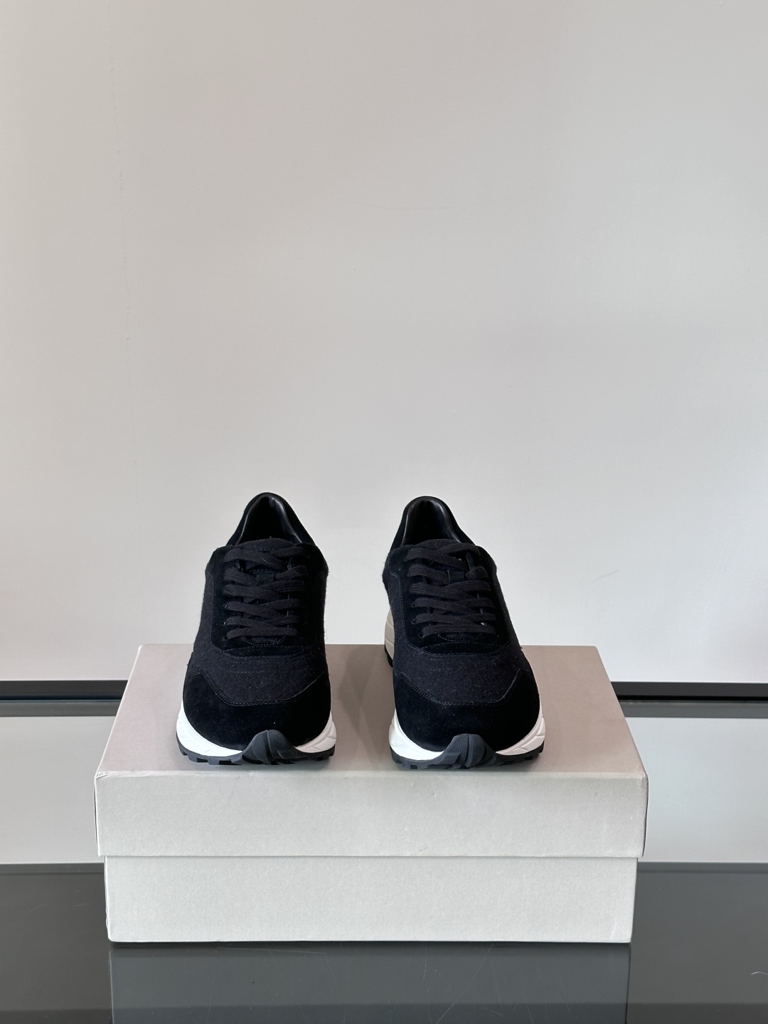 Henderson意大利品牌休闲运动鞋👟，Henderson的鞋履不仅舒适，还超级百搭。无论是职场、约会