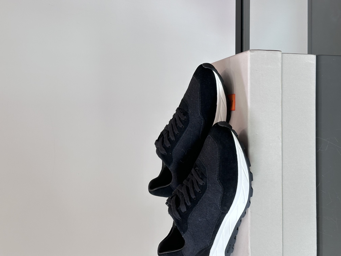 Henderson意大利品牌休闲运动鞋👟，Henderson的鞋履不仅舒适，还超级百搭。无论是职场、约会