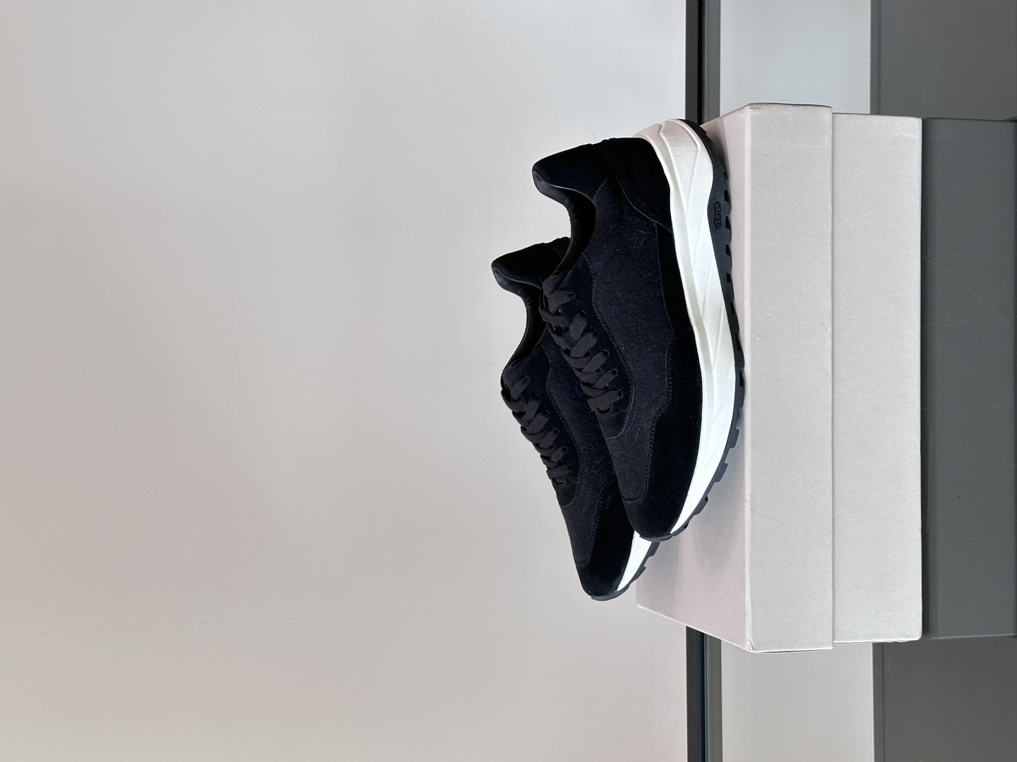 Henderson意大利品牌休闲运动鞋👟，Henderson的鞋履不仅舒适，还超级百搭。无论是职场、约会