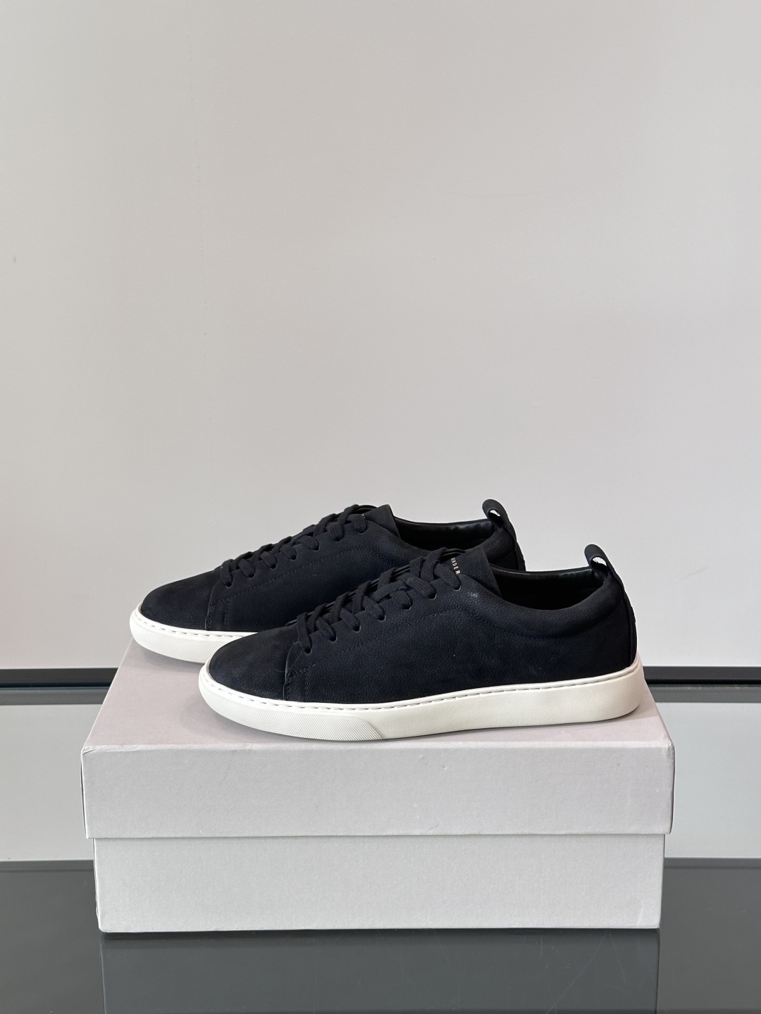 Henderson意大利品牌休闲运动鞋👟，Henderson的鞋履不仅舒适，还超级百搭。无论是职场、约会