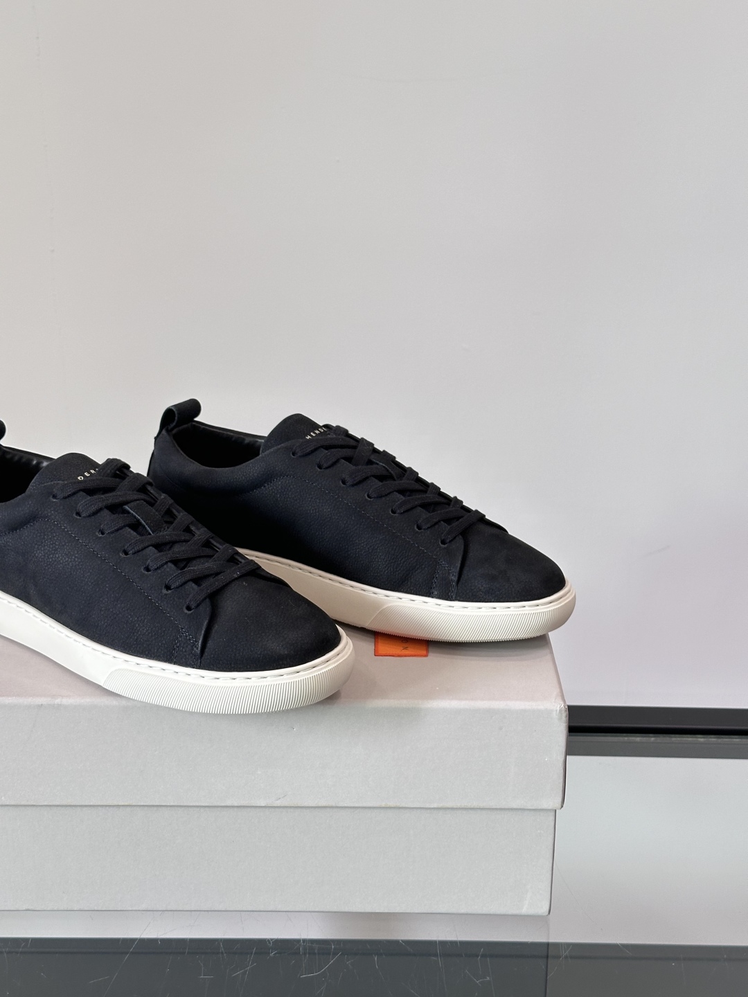 Henderson意大利品牌休闲运动鞋👟，Henderson的鞋履不仅舒适，还超级百搭。无论是职场、约会