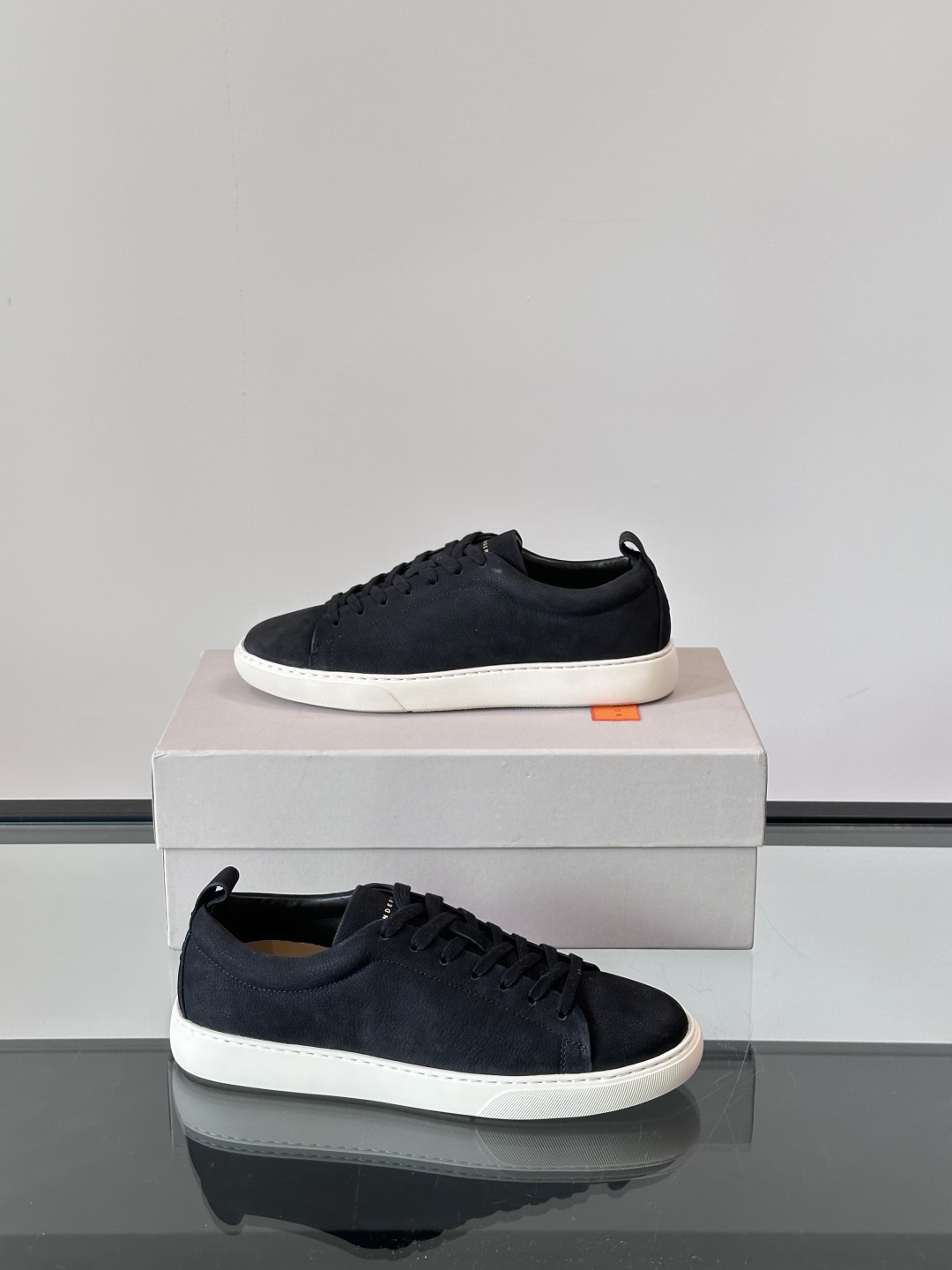 Henderson意大利品牌休闲运动鞋👟，Henderson的鞋履不仅舒适，还超级百搭。无论是职场、约会