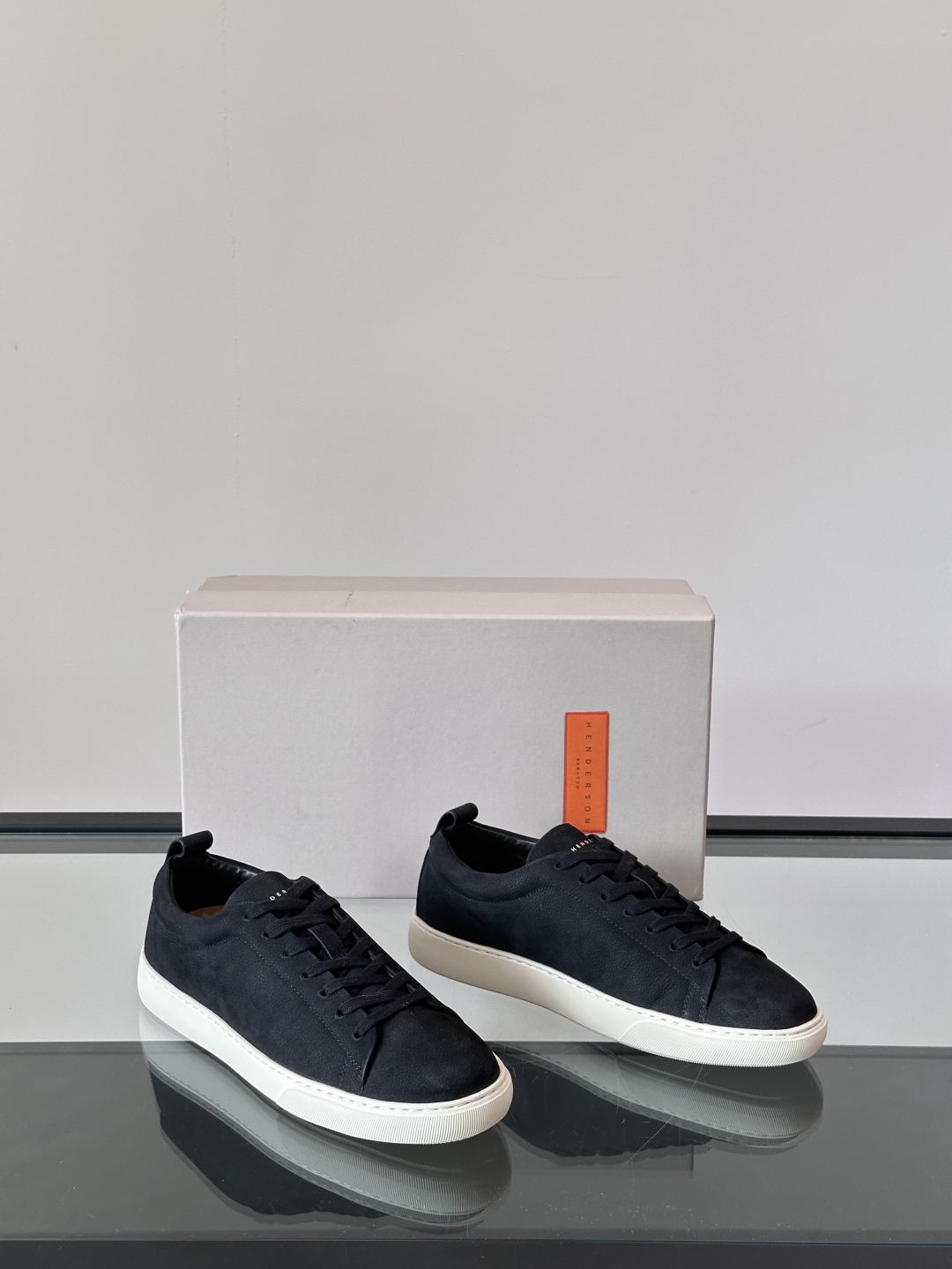 Henderson意大利品牌休闲运动鞋👟，Henderson的鞋履不仅舒适，还超级百搭。无论是职场、约会