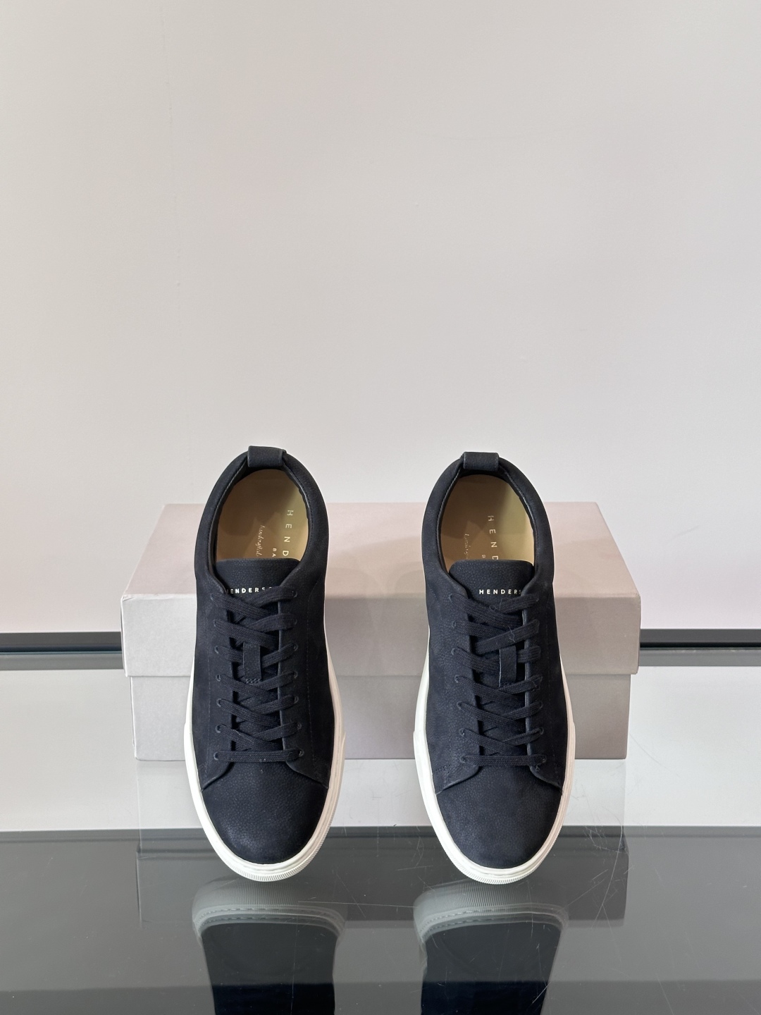 Henderson意大利品牌休闲运动鞋👟，Henderson的鞋履不仅舒适，还超级百搭。无论是职场、约会