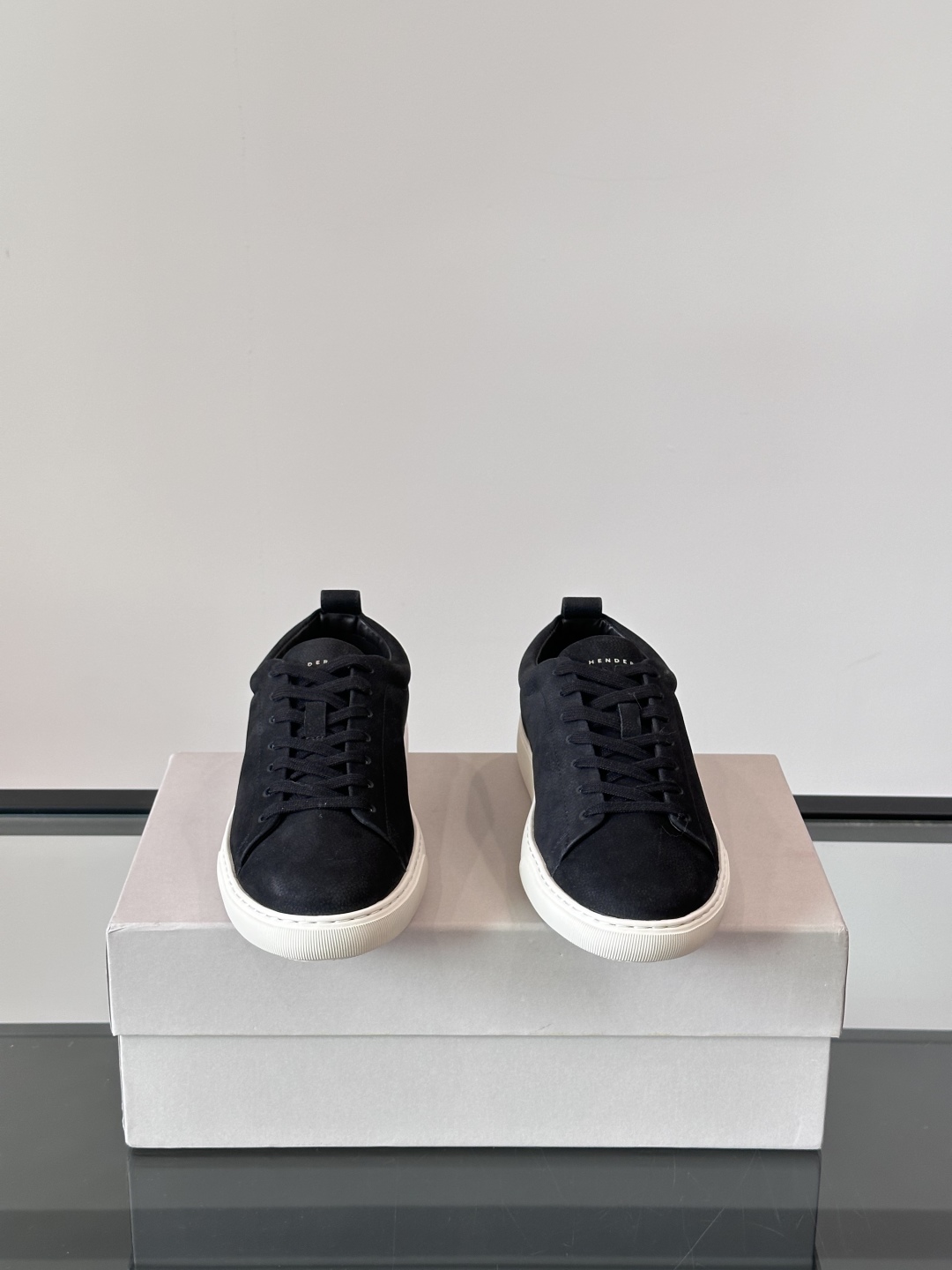 Henderson意大利品牌休闲运动鞋👟，Henderson的鞋履不仅舒适，还超级百搭。无论是职场、约会