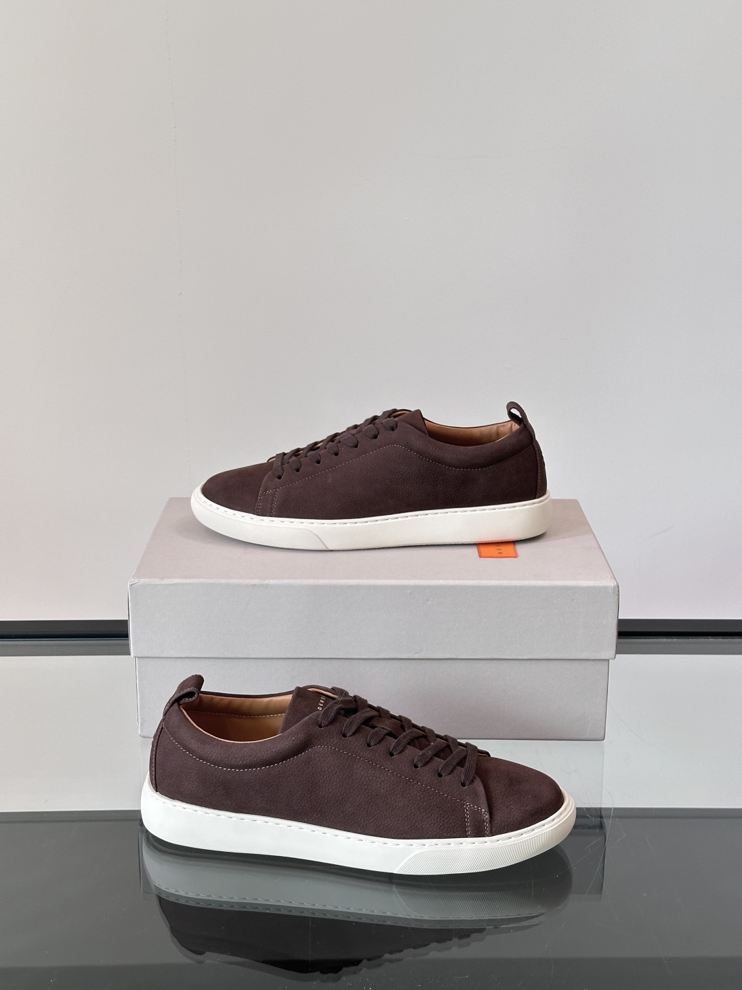 Henderson意大利品牌休闲运动鞋👟，Henderson的鞋履不仅舒适，还超级百搭。无论是职场、约会