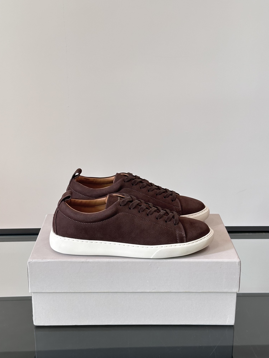 Henderson意大利品牌休闲运动鞋👟，Henderson的鞋履不仅舒适，还超级百搭。无论是职场、约会