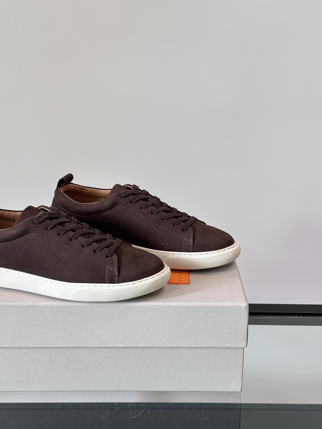 Henderson意大利品牌休闲运动鞋👟，Henderson的鞋履不仅舒适，还超级百搭。无论是职场、约会