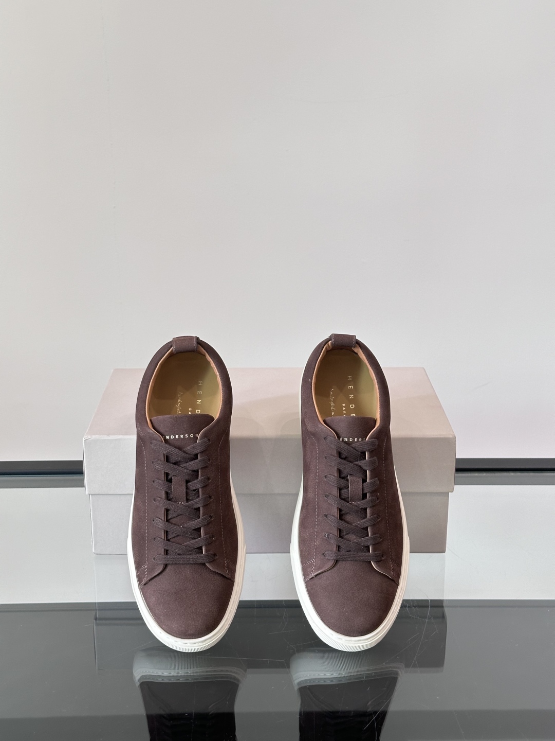 Henderson意大利品牌休闲运动鞋👟，Henderson的鞋履不仅舒适，还超级百搭。无论是职场、约会