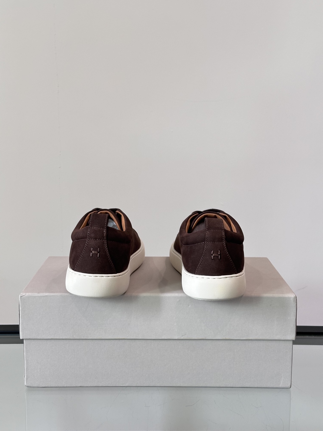 Henderson意大利品牌休闲运动鞋👟，Henderson的鞋履不仅舒适，还超级百搭。无论是职场、约会