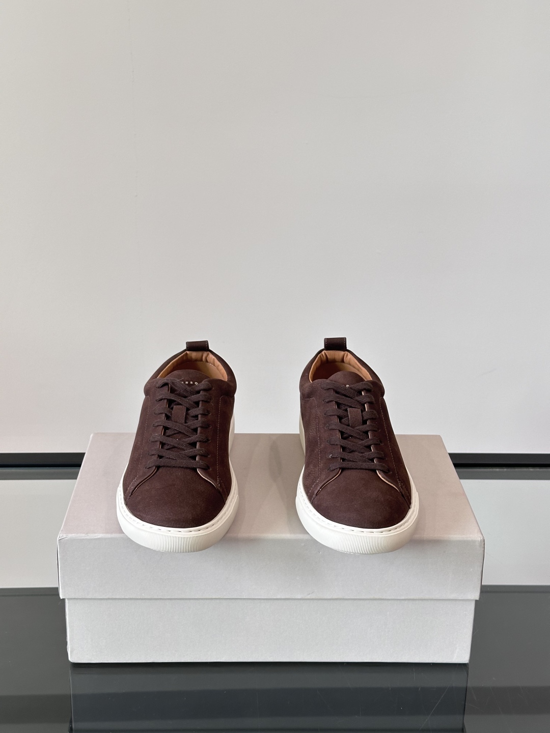 Henderson意大利品牌休闲运动鞋👟，Henderson的鞋履不仅舒适，还超级百搭。无论是职场、约会