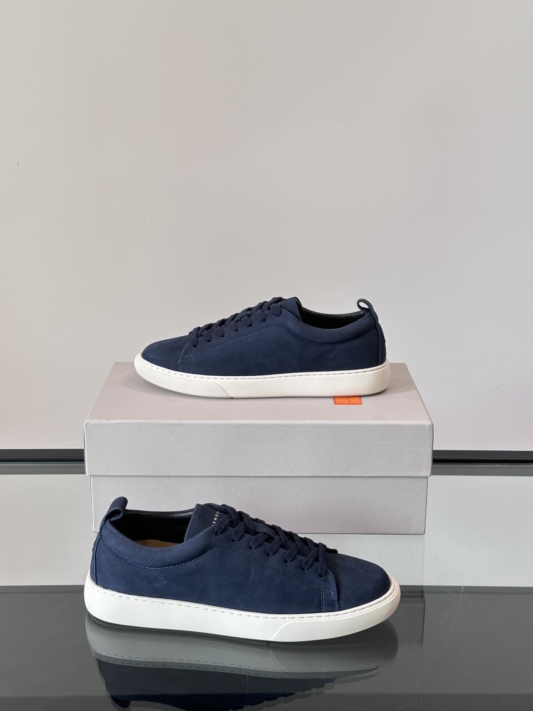 Henderson意大利品牌休闲运动鞋👟，Henderson的鞋履不仅舒适，还超级百搭。无论是职场、约会