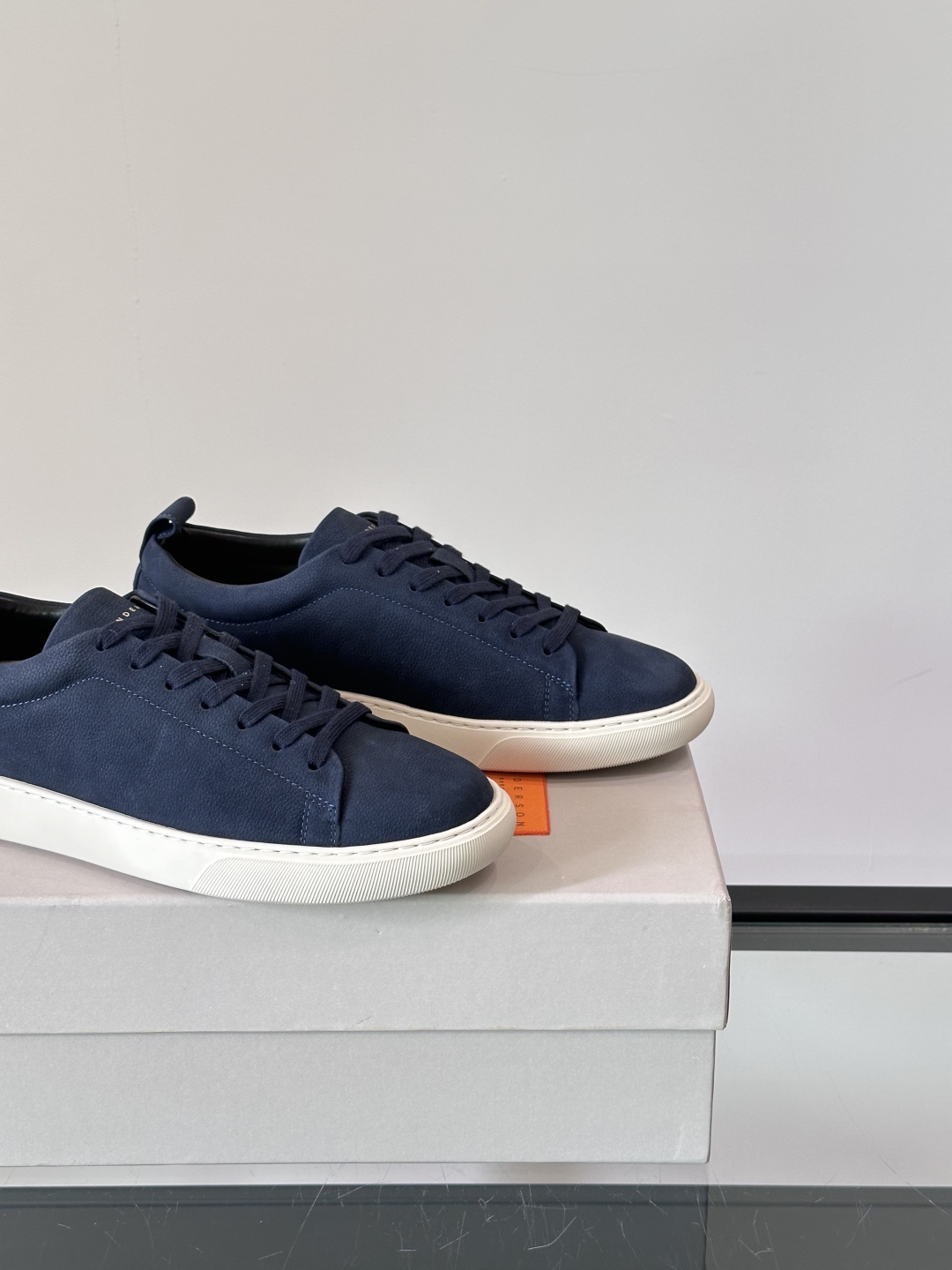 Henderson意大利品牌休闲运动鞋👟，Henderson的鞋履不仅舒适，还超级百搭。无论是职场、约会