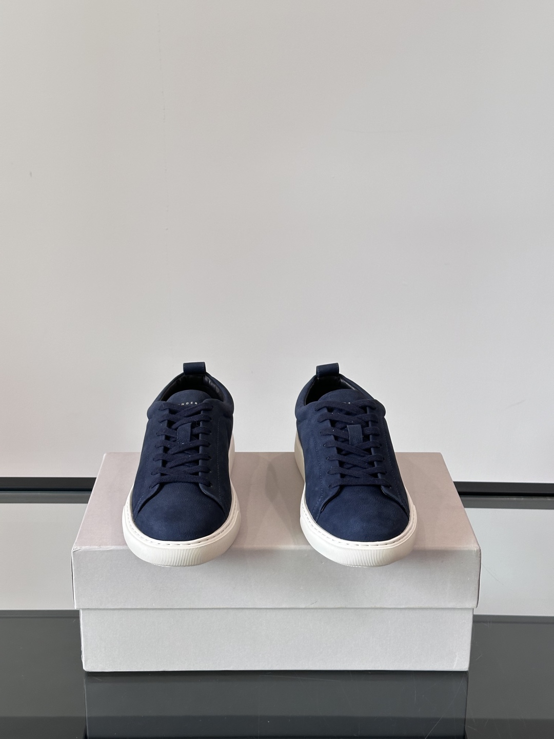 Henderson意大利品牌休闲运动鞋👟，Henderson的鞋履不仅舒适，还超级百搭。无论是职场、约会