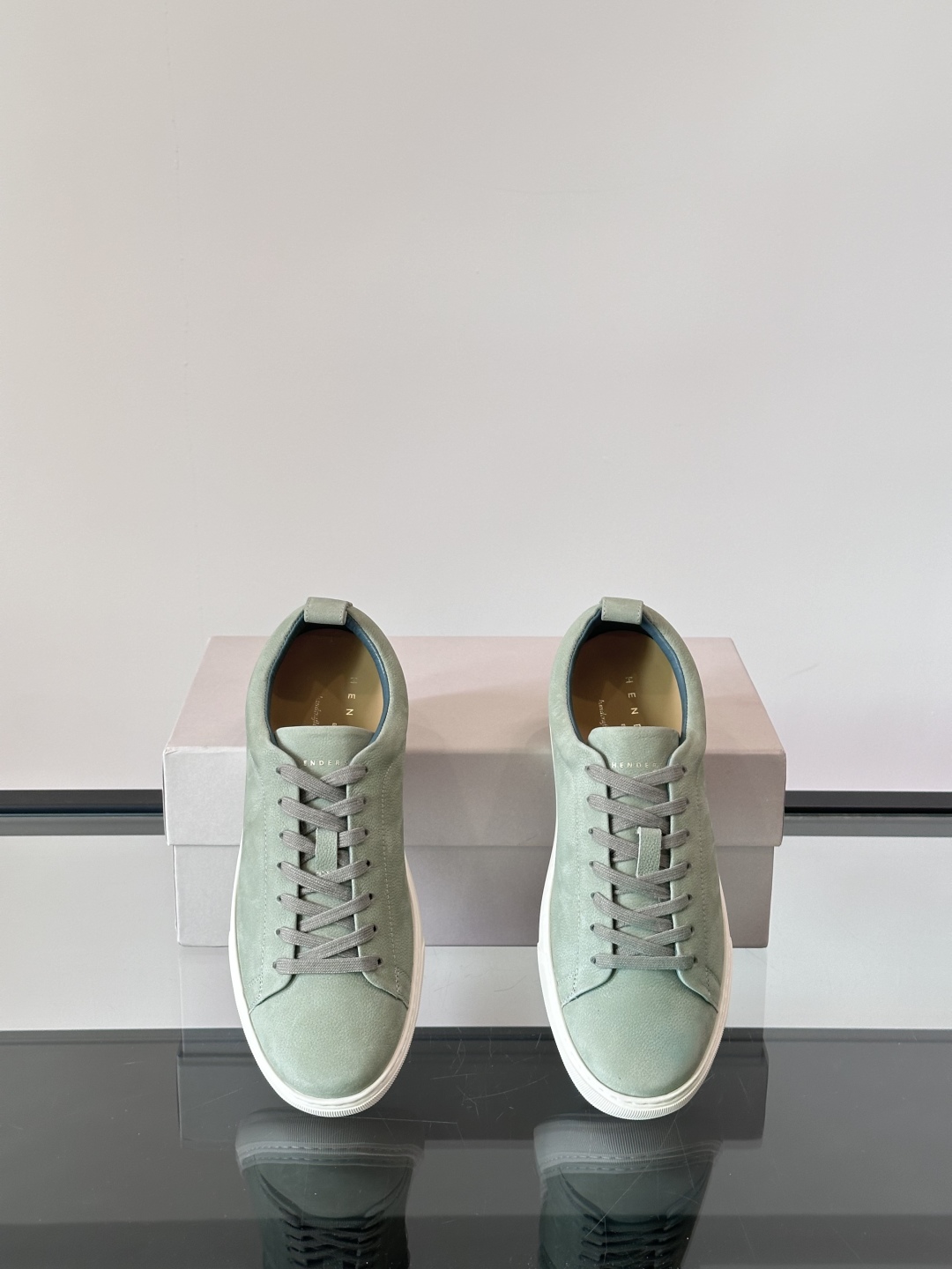 Henderson意大利品牌休闲运动鞋👟，Henderson的鞋履不仅舒适，还超级百搭。无论是职场、约会