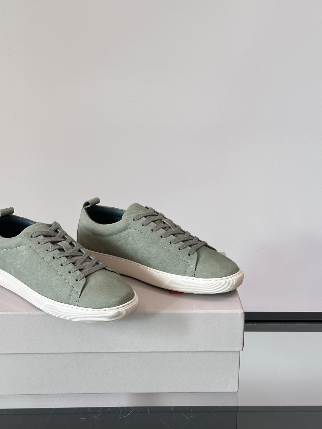 Henderson意大利品牌休闲运动鞋👟，Henderson的鞋履不仅舒适，还超级百搭。无论是职场、约会