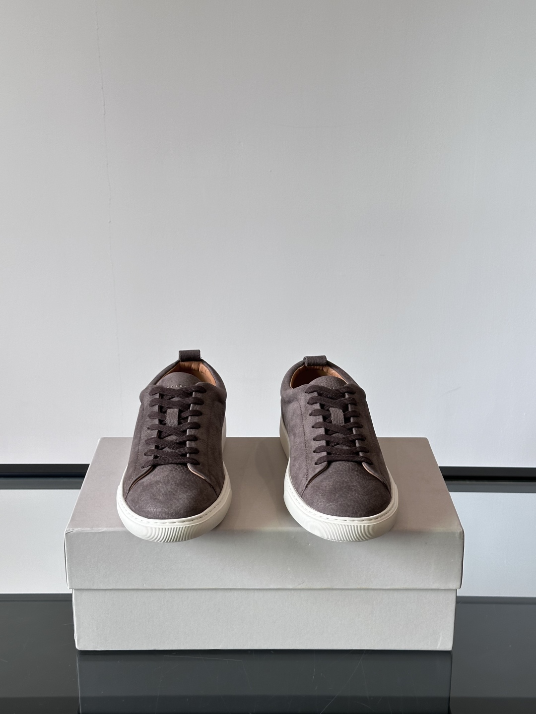 Henderson意大利品牌休闲运动鞋👟，Henderson的鞋履不仅舒适，还超级百搭。无论是职场、约会