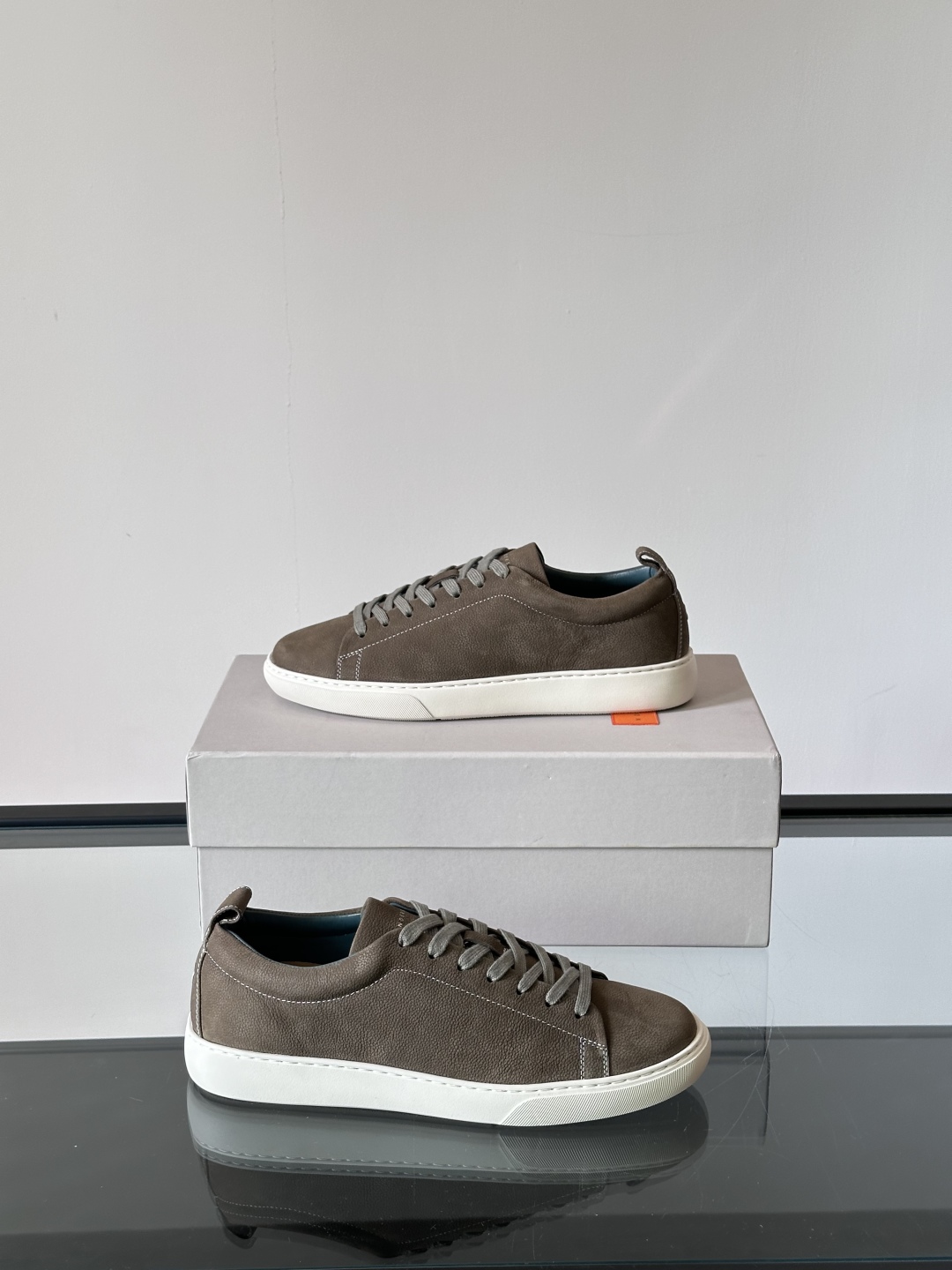 Henderson意大利品牌休闲运动鞋👟，Henderson的鞋履不仅舒适，还超级百搭。无论是职场、约会