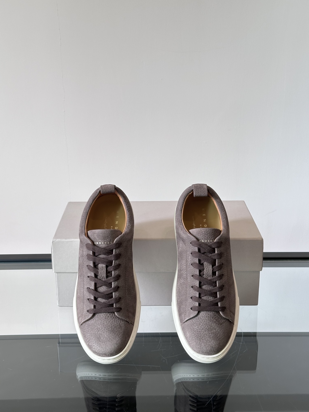 Henderson意大利品牌休闲运动鞋👟，Henderson的鞋履不仅舒适，还超级百搭。无论是职场、约会