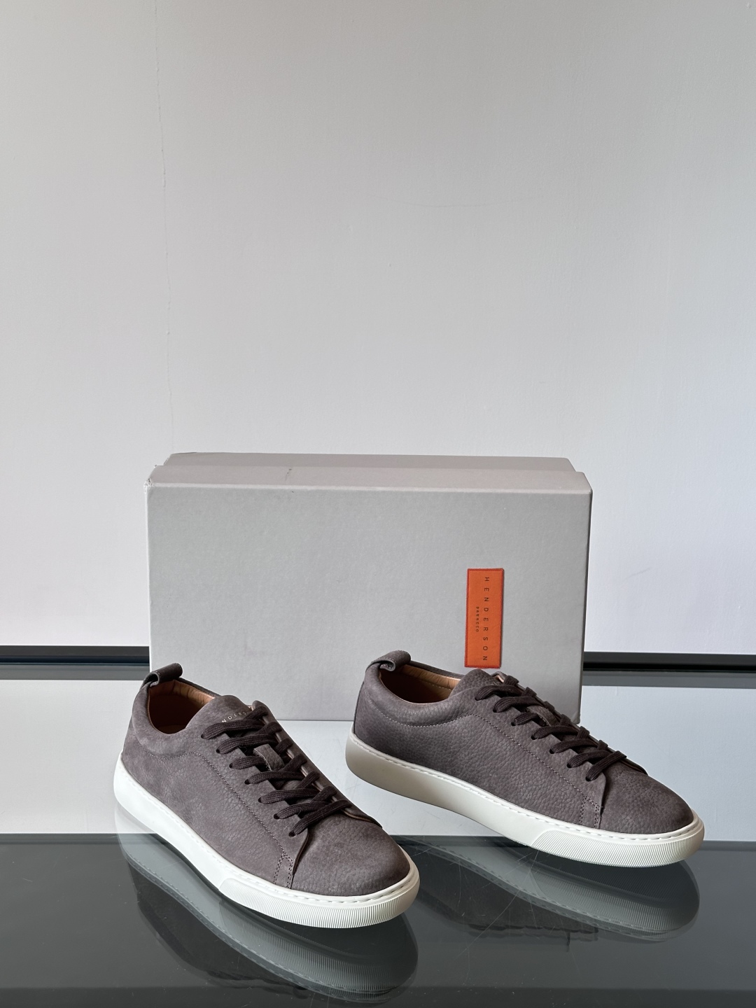 Henderson意大利品牌休闲运动鞋👟，Henderson的鞋履不仅舒适，还超级百搭。无论是职场、约会