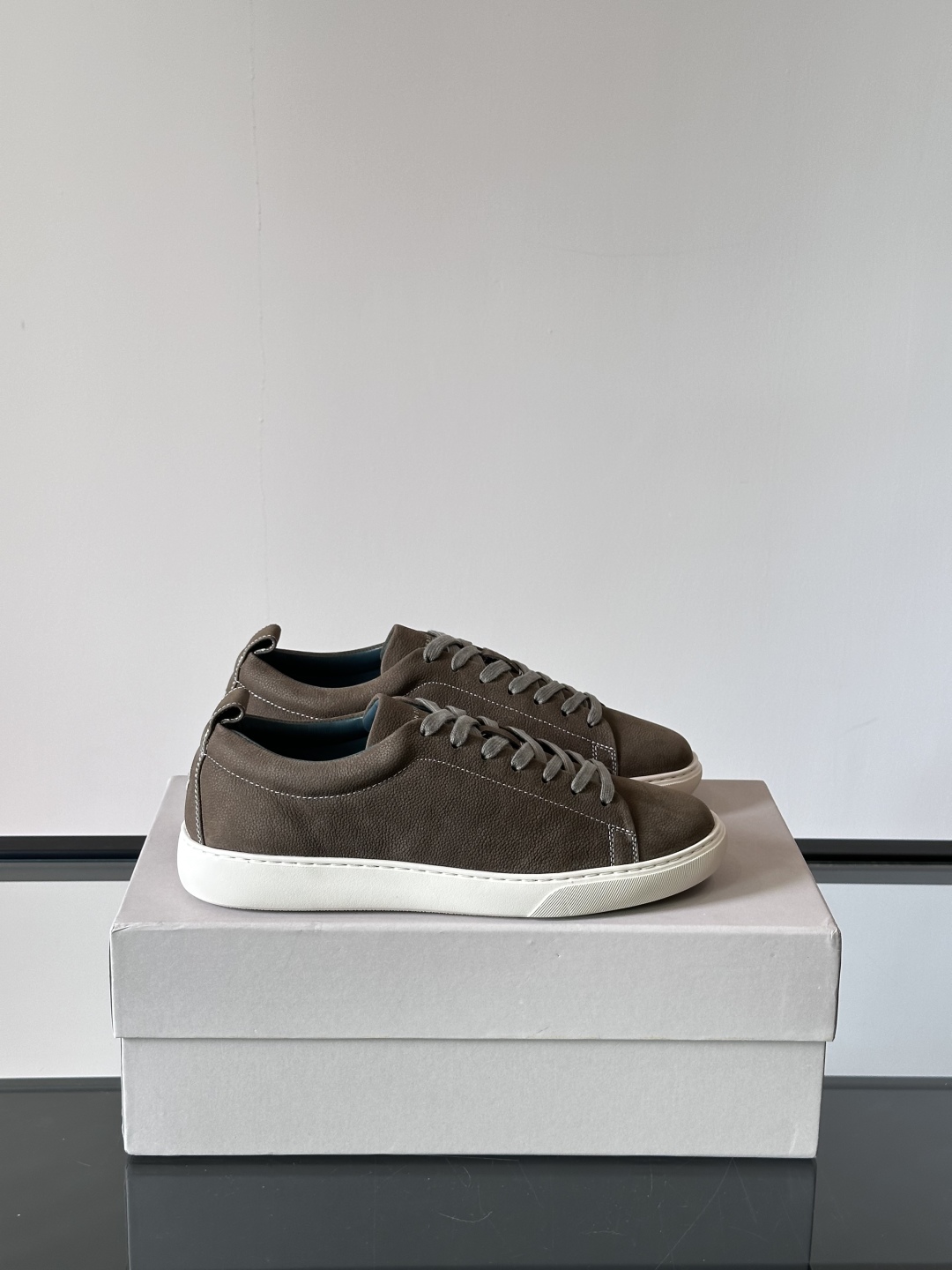 Henderson意大利品牌休闲运动鞋👟，Henderson的鞋履不仅舒适，还超级百搭。无论是职场、约会