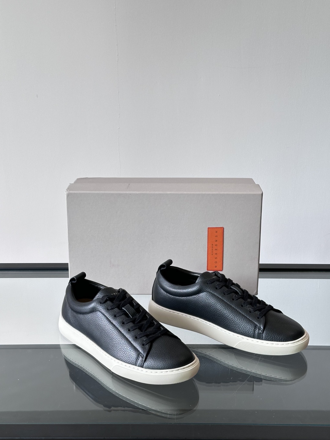 Henderson意大利品牌休闲运动鞋👟，Henderson的鞋履不仅舒适，还超级百搭。无论是职场、约会