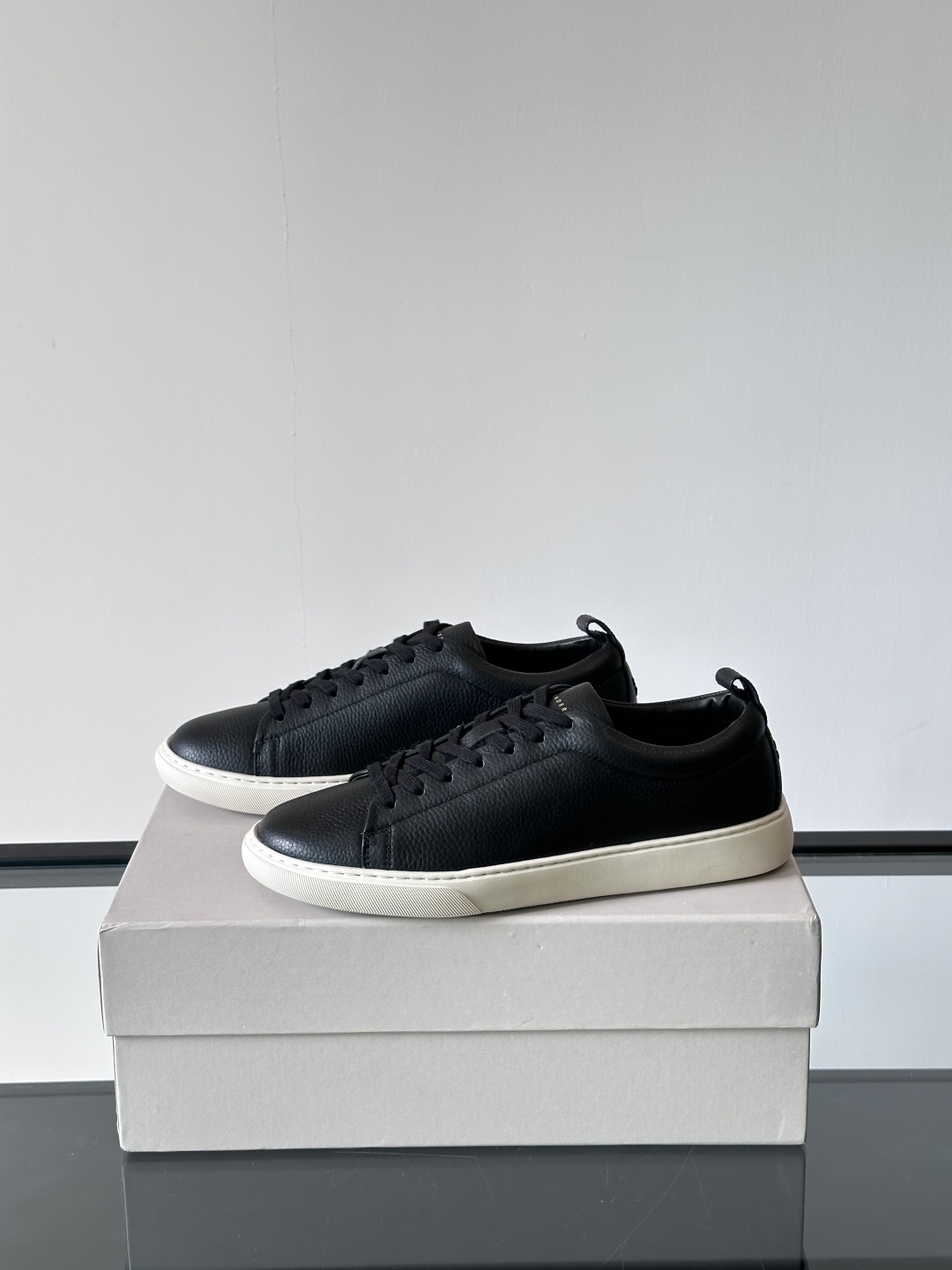 Henderson意大利品牌休闲运动鞋👟，Henderson的鞋履不仅舒适，还超级百搭。无论是职场、约会