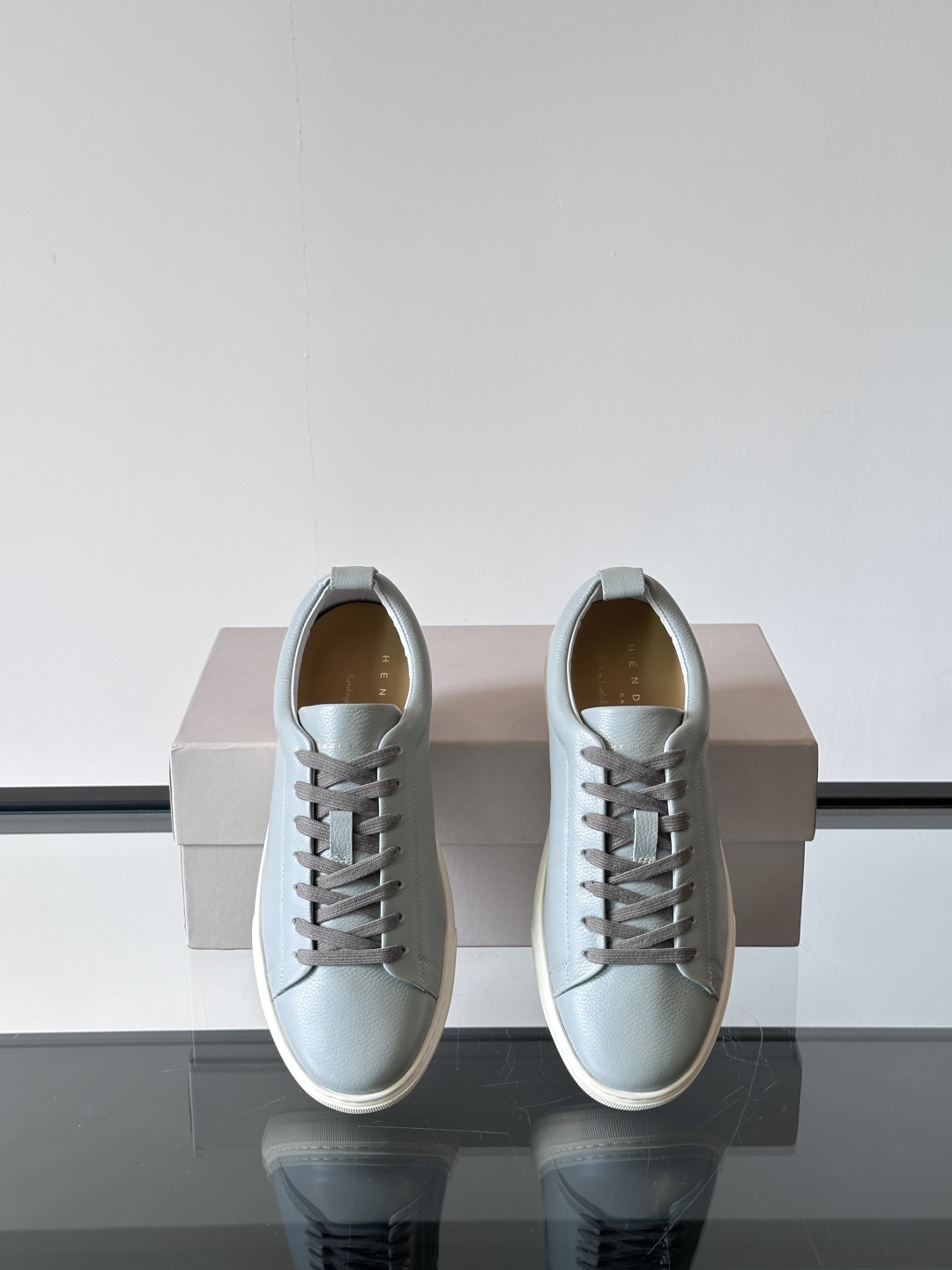 Henderson意大利品牌休闲运动鞋👟，Henderson的鞋履不仅舒适，还超级百搭。无论是职场、约会