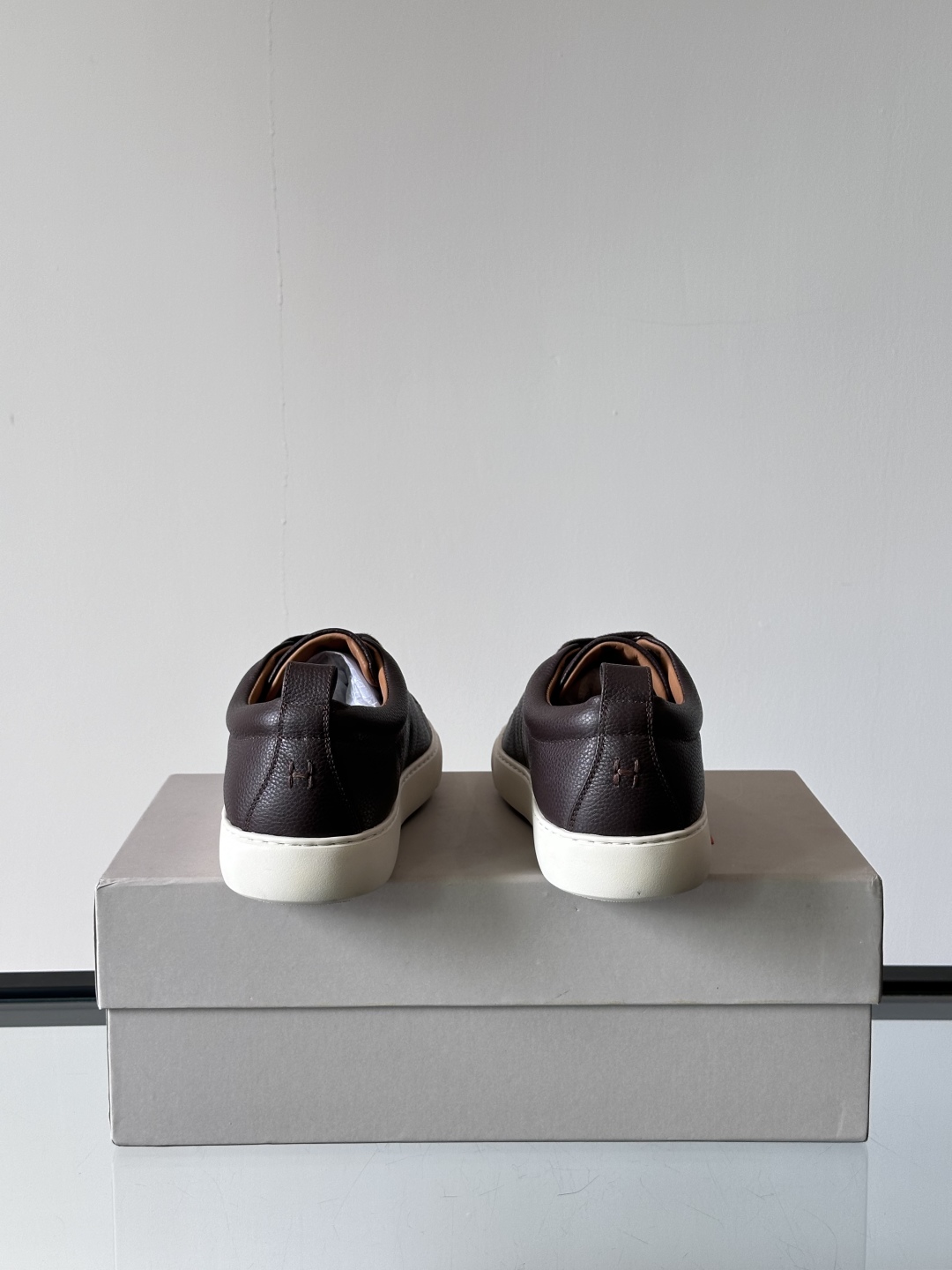 Henderson意大利品牌休闲运动鞋👟，Henderson的鞋履不仅舒适，还超级百搭。无论是职场、约会
