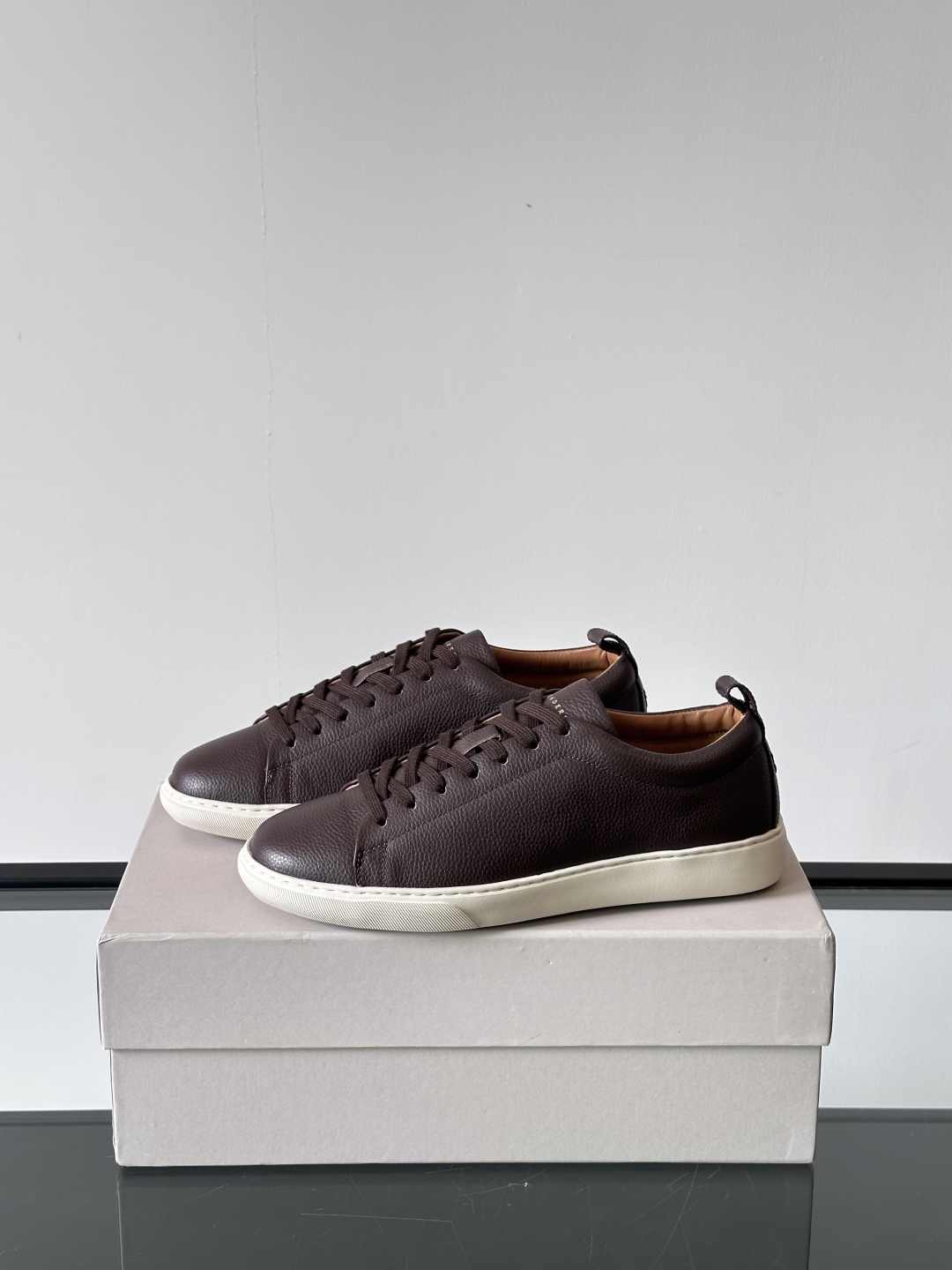 Henderson意大利品牌休闲运动鞋👟，Henderson的鞋履不仅舒适，还超级百搭。无论是职场、约会