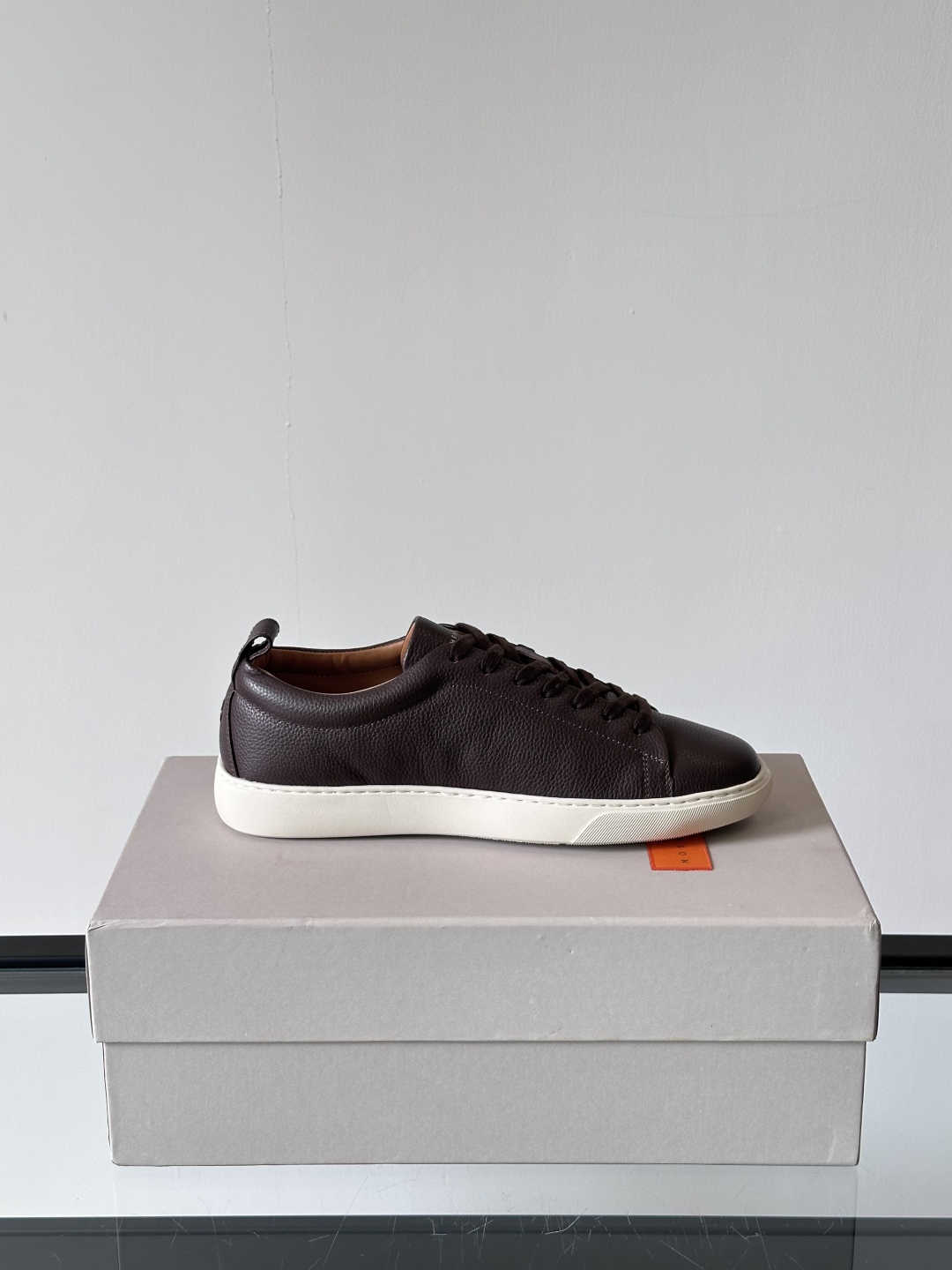 Henderson意大利品牌休闲运动鞋👟，Henderson的鞋履不仅舒适，还超级百搭。无论是职场、约会