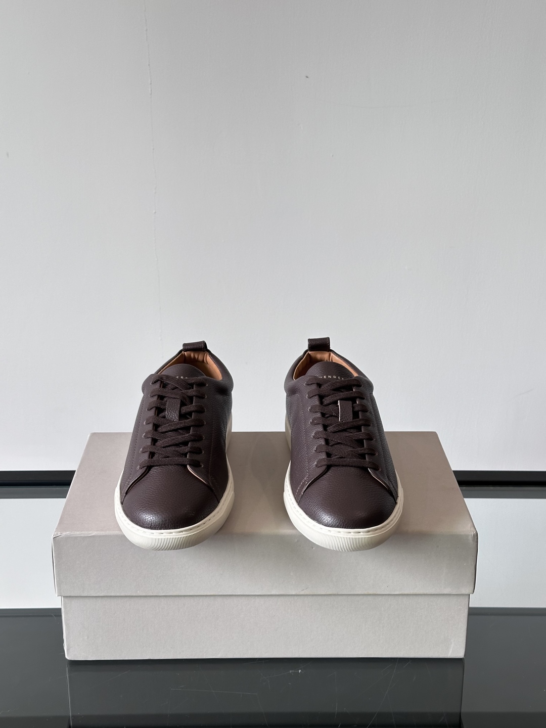 Henderson意大利品牌休闲运动鞋👟，Henderson的鞋履不仅舒适，还超级百搭。无论是职场、约会