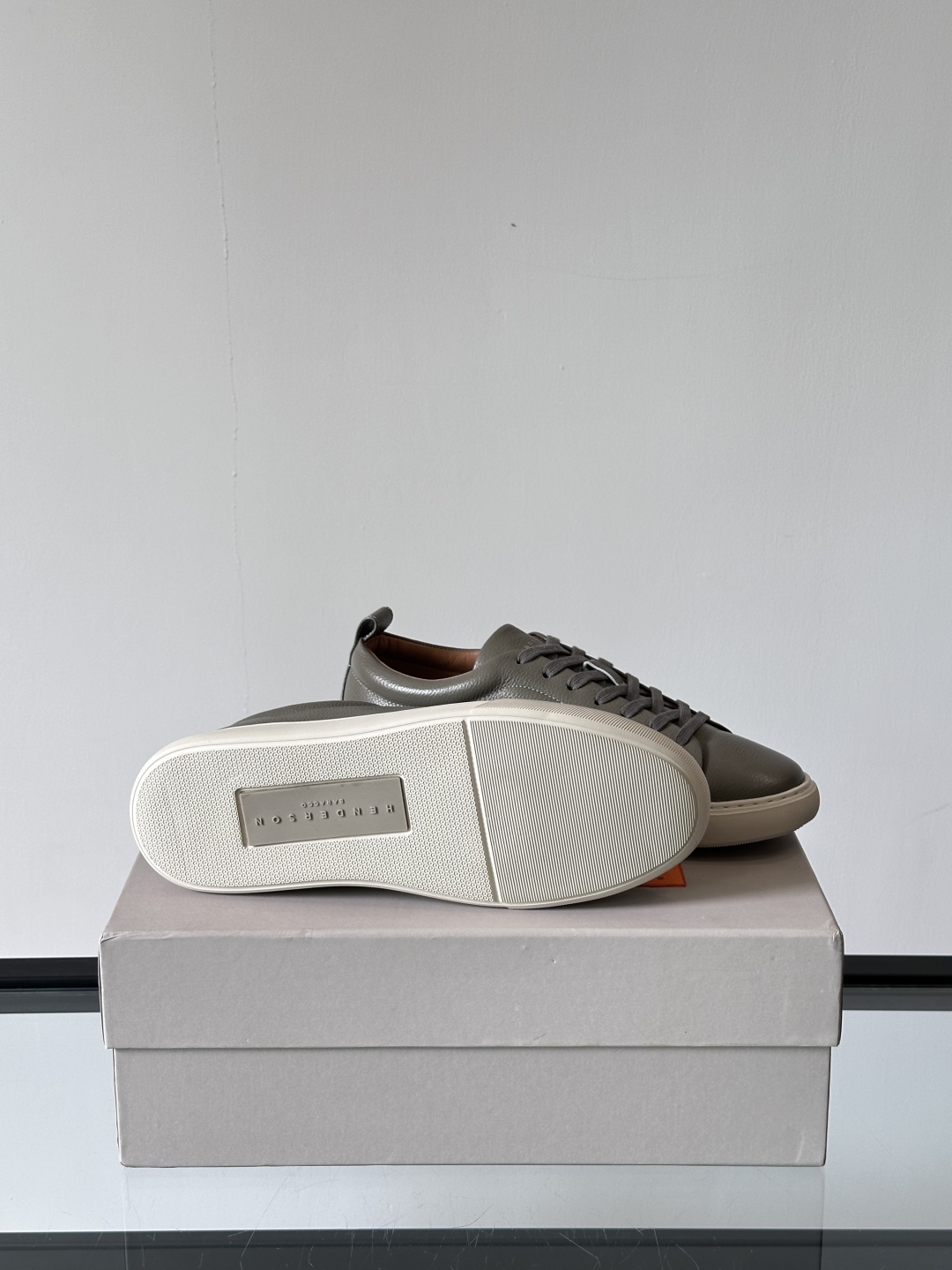 Henderson意大利品牌休闲运动鞋👟，Henderson的鞋履不仅舒适，还超级百搭。无论是职场、约会