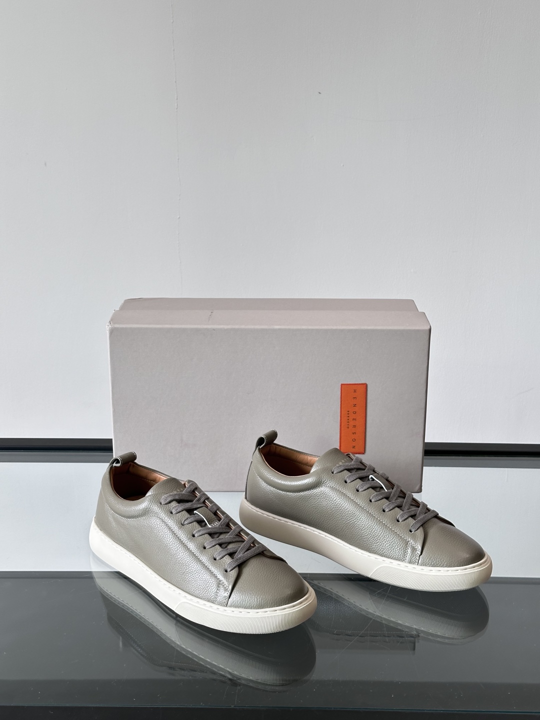 Henderson意大利品牌休闲运动鞋👟，Henderson的鞋履不仅舒适，还超级百搭。无论是职场、约会