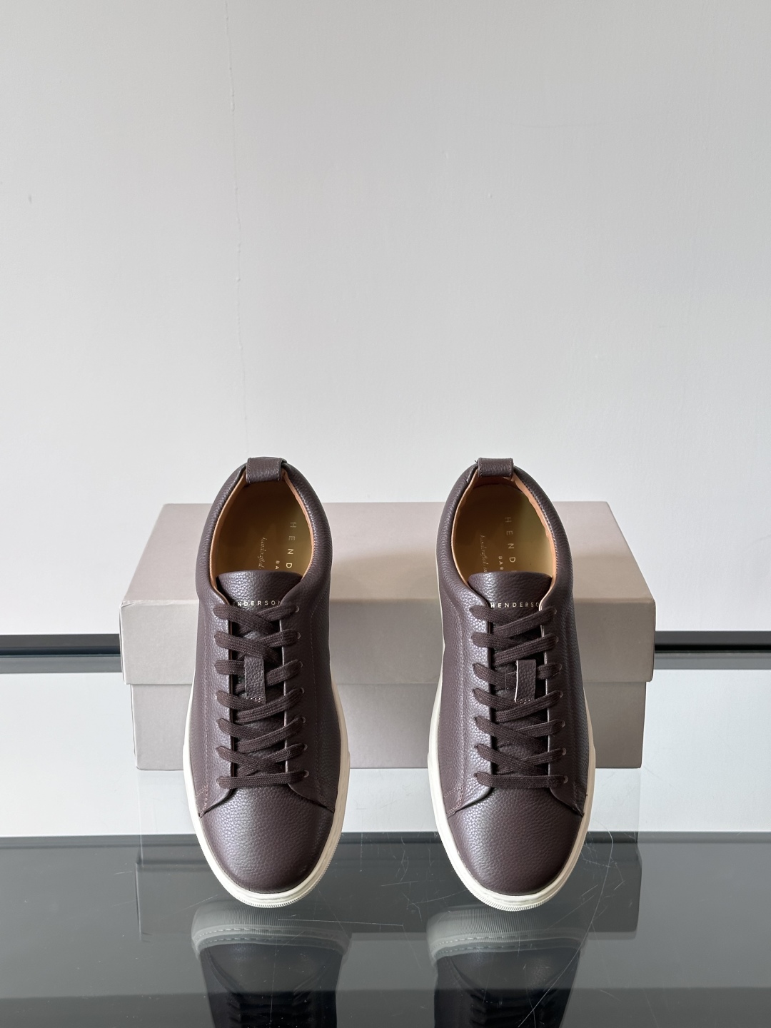 Henderson意大利品牌休闲运动鞋👟，Henderson的鞋履不仅舒适，还超级百搭。无论是职场、约会