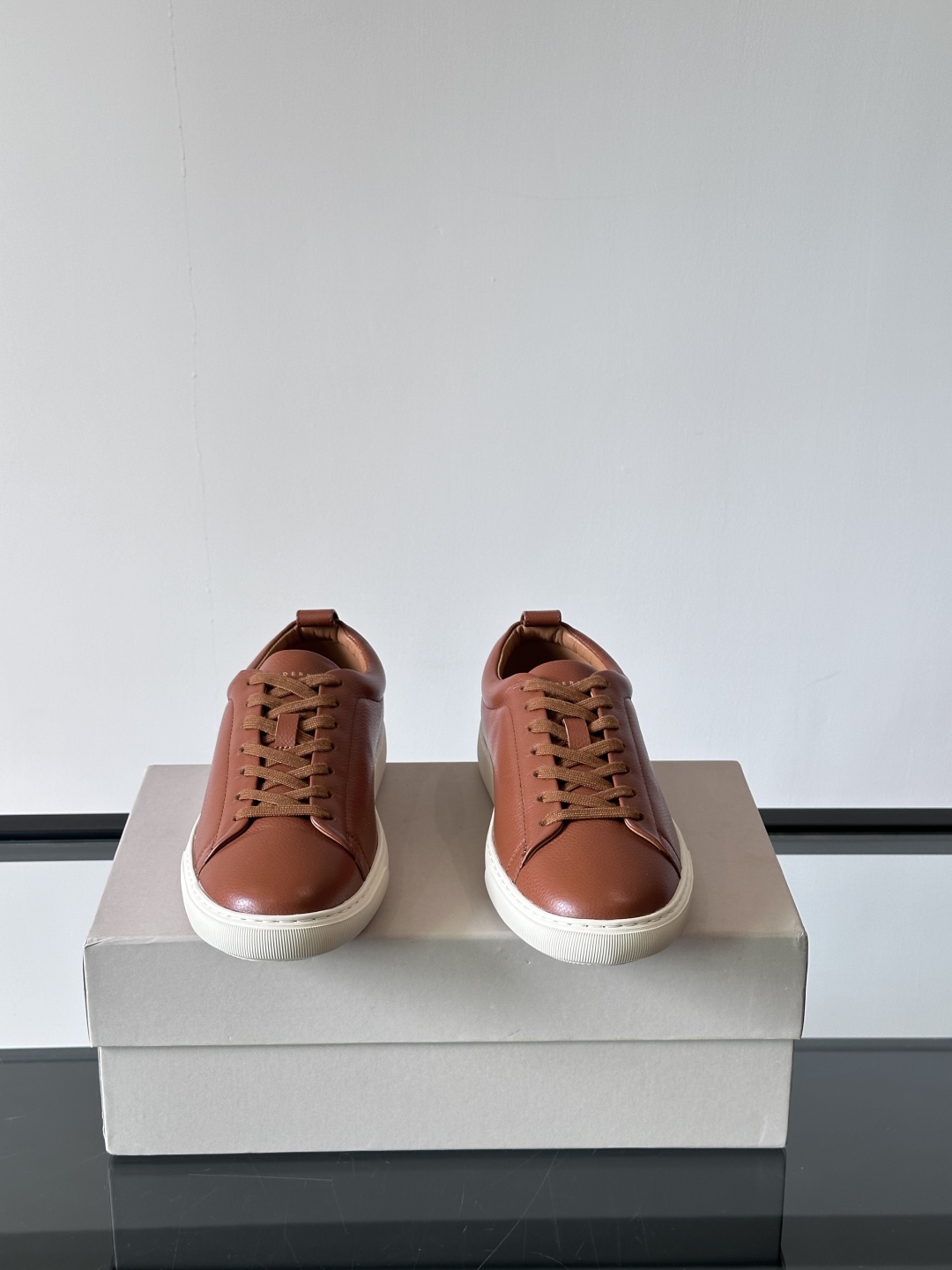 Henderson意大利品牌休闲运动鞋👟，Henderson的鞋履不仅舒适，还超级百搭。无论是职场、约会
