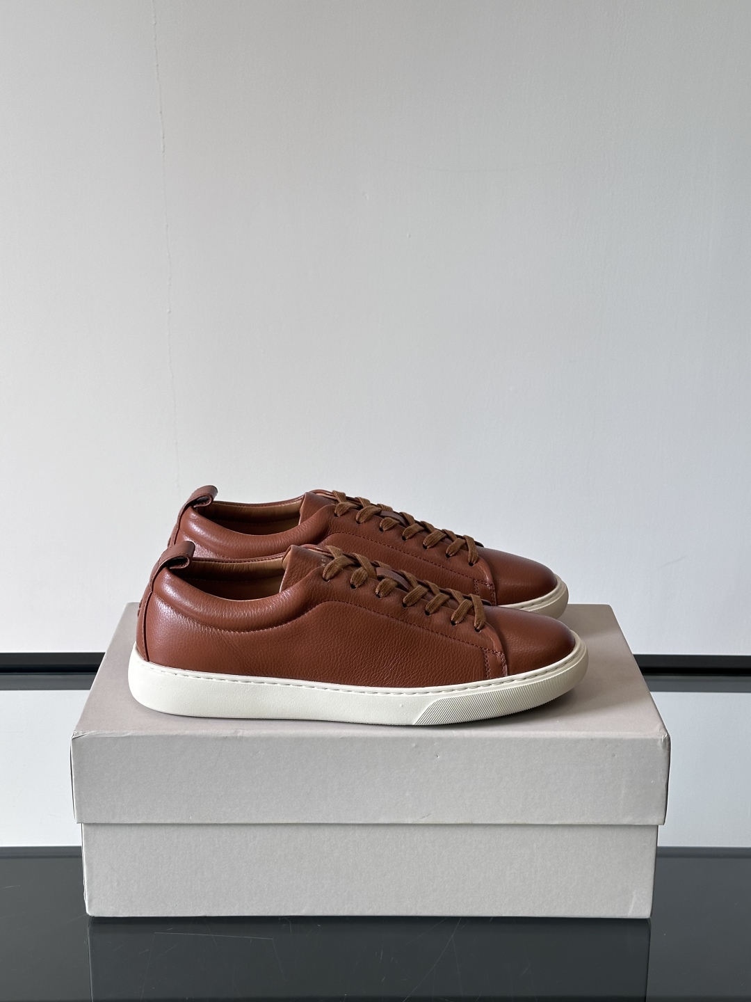 Henderson意大利品牌休闲运动鞋👟，Henderson的鞋履不仅舒适，还超级百搭。无论是职场、约会