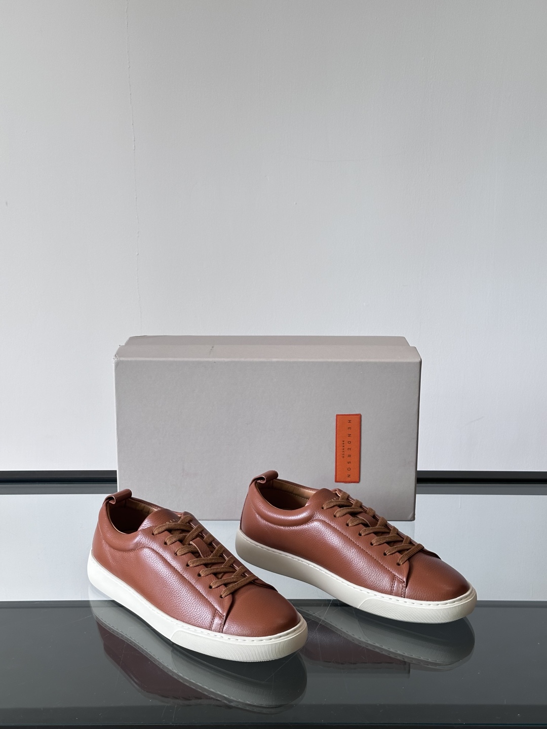 Henderson意大利品牌休闲运动鞋👟，Henderson的鞋履不仅舒适，还超级百搭。无论是职场、约会
