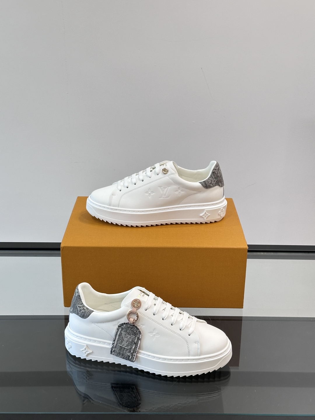 Louis Vuitton 新款Time Out情侣款👫运动鞋👟本款 Time Out 运动鞋拼接牛皮革