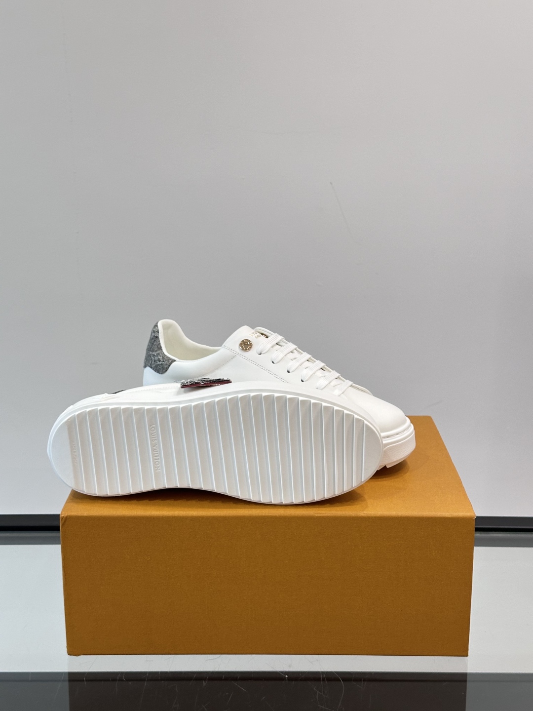 Louis Vuitton 新款Time Out情侣款👫运动鞋👟本款 Time Out 运动鞋拼接牛皮革